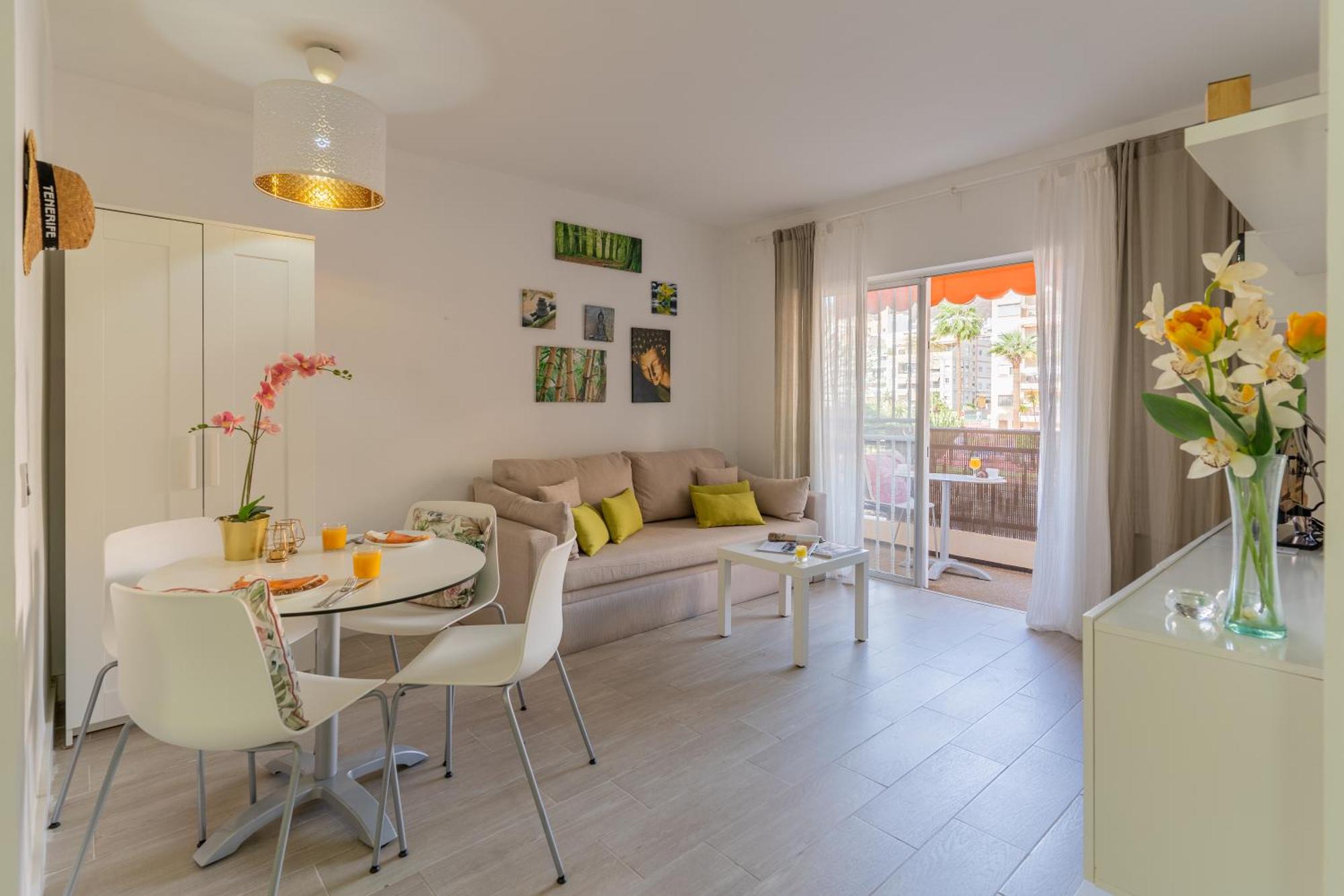 Central Los Cristianos Apartment with Pool Near Beach - Cris Sol