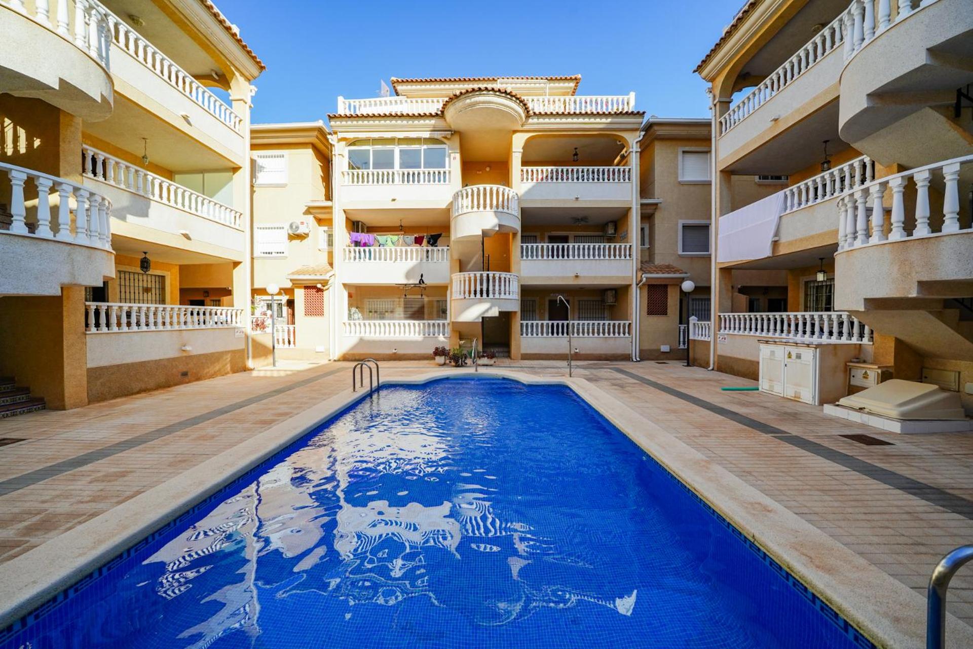 Dúplex con piscina comunitaria en La Florida ALQ-A005