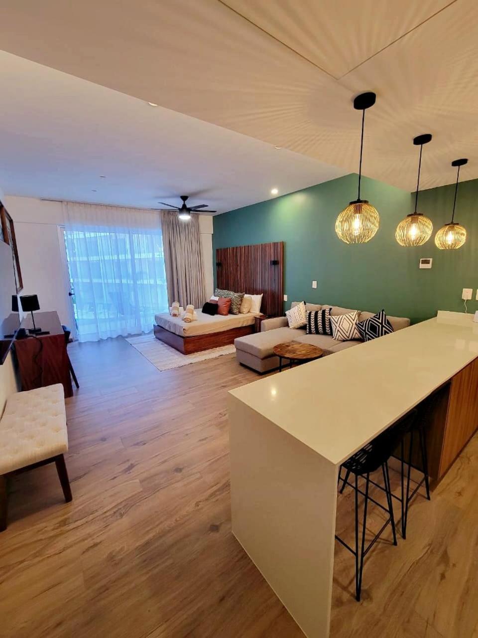 Modern Playacar Condo with Poolside Views & Nature, foto 16