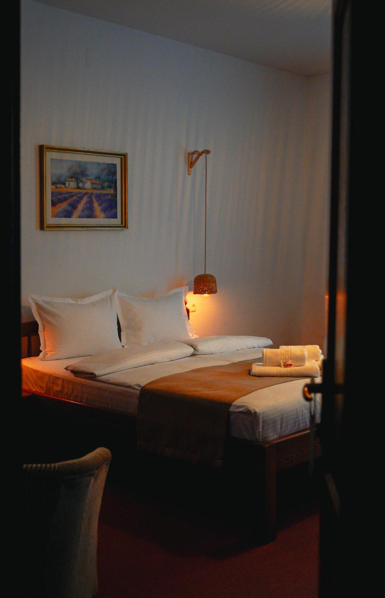 Bark Inn Bed & Breakfast