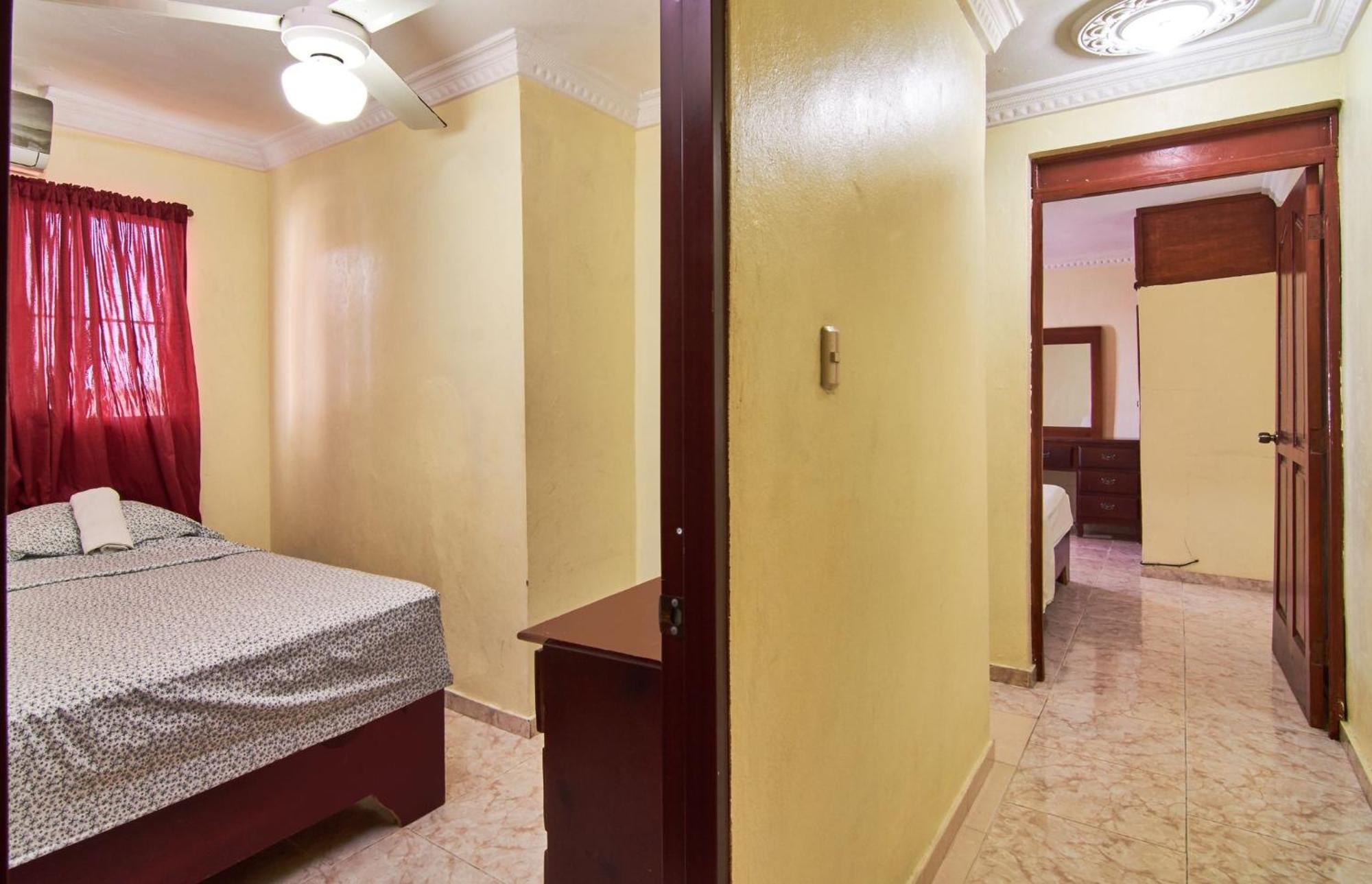 Spacious 2-Bedroom Apartment with Private Terrace Near SDQ Airport Fast Wi-F, foto 7