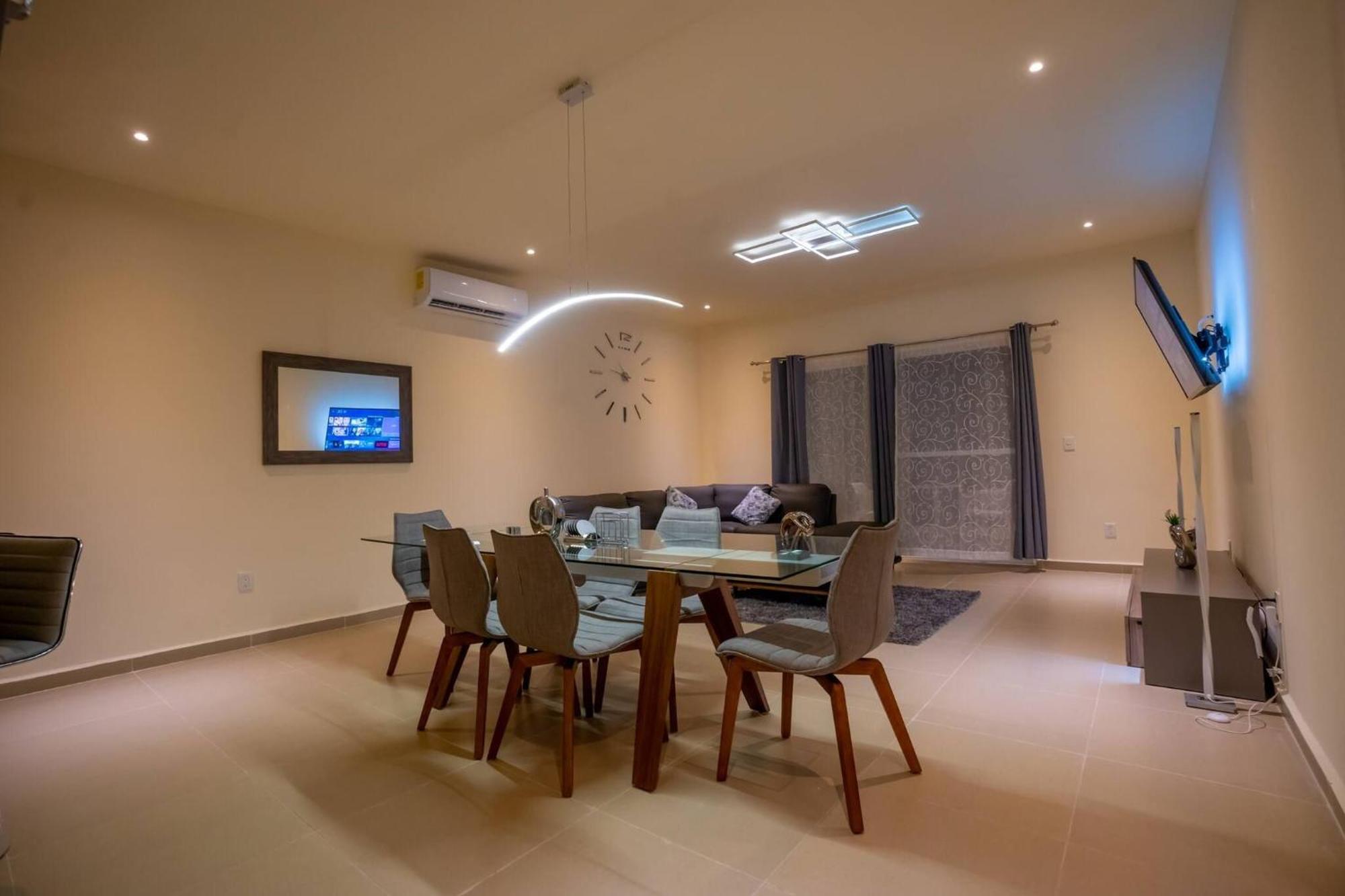 Luxury Apartment With Poll, imagen 2