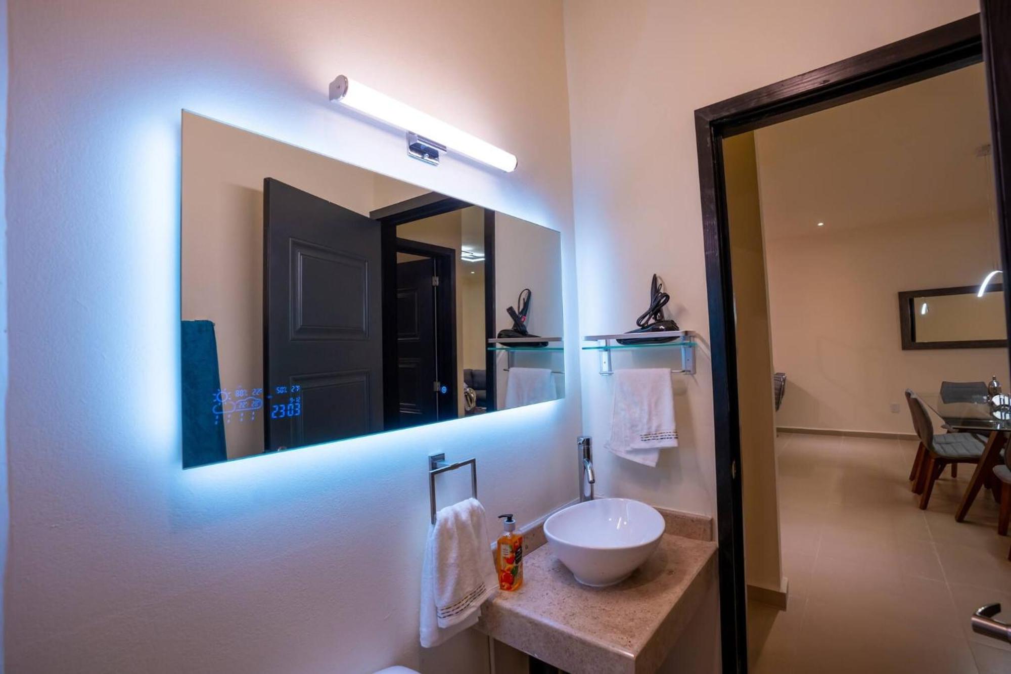 Luxury Apartment With Poll, foto 16