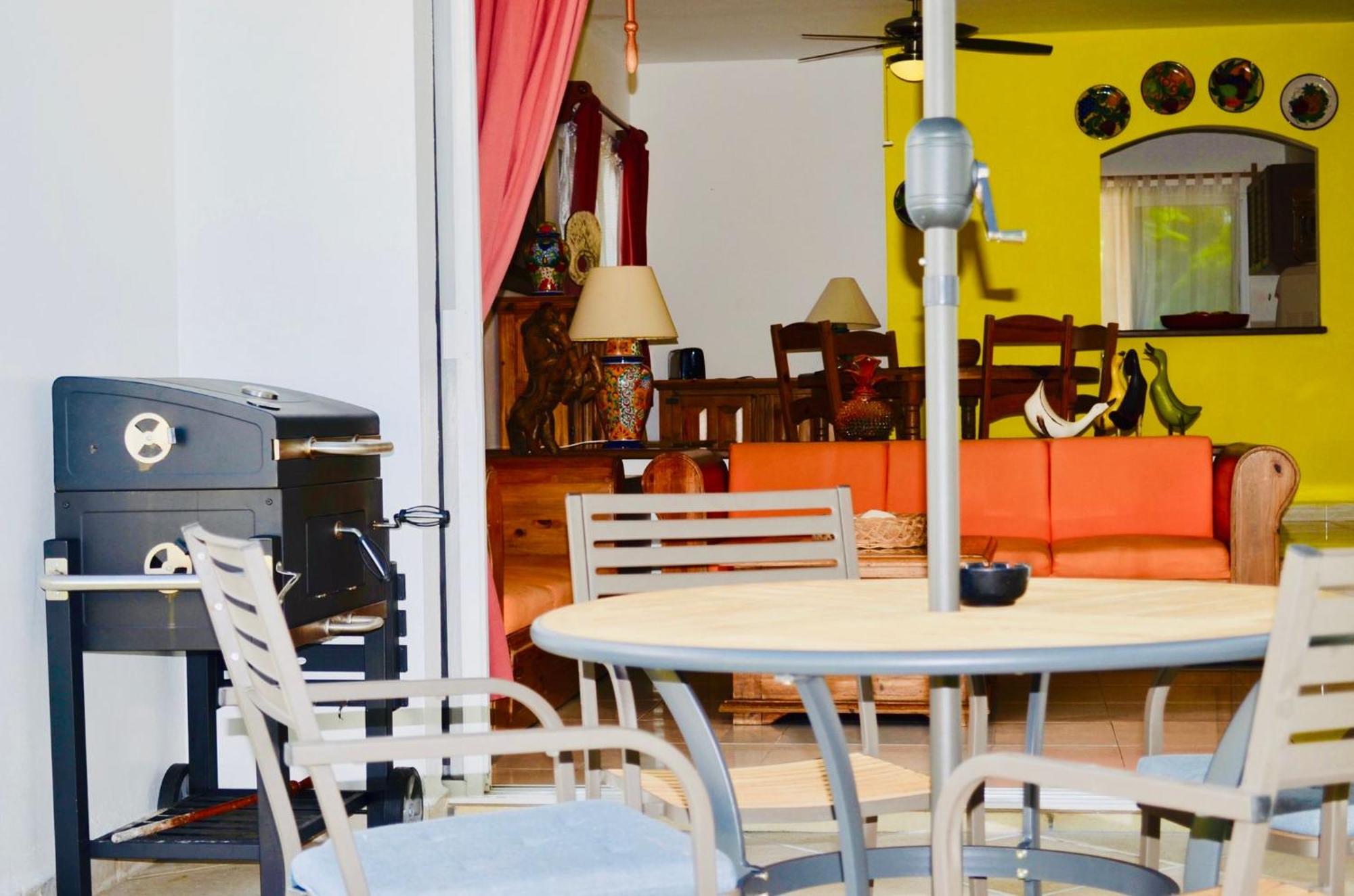 Playacar - Superior Budget Room With Swimming Pool Air Conditioning and Parking, imagen 3
