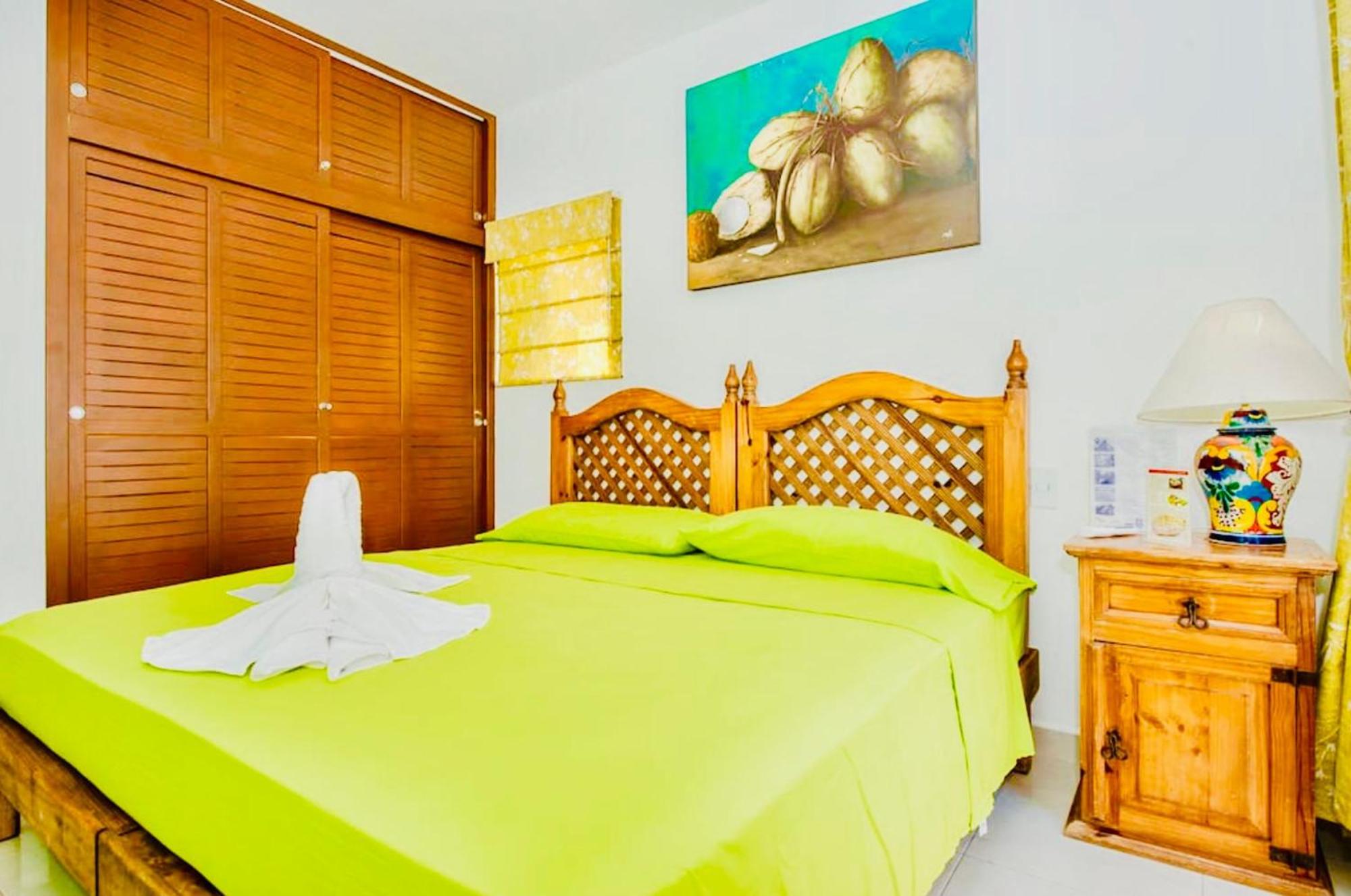 Playacar - Superior Budget Room With Swimming Pool Air Conditioning and Parking, imagen 2