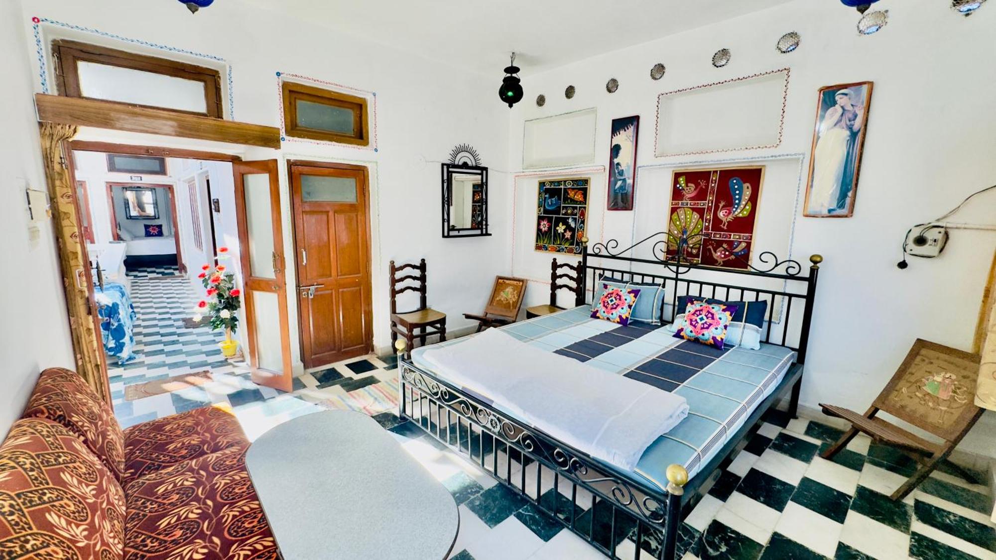 Hotel White House - A Family Homestay