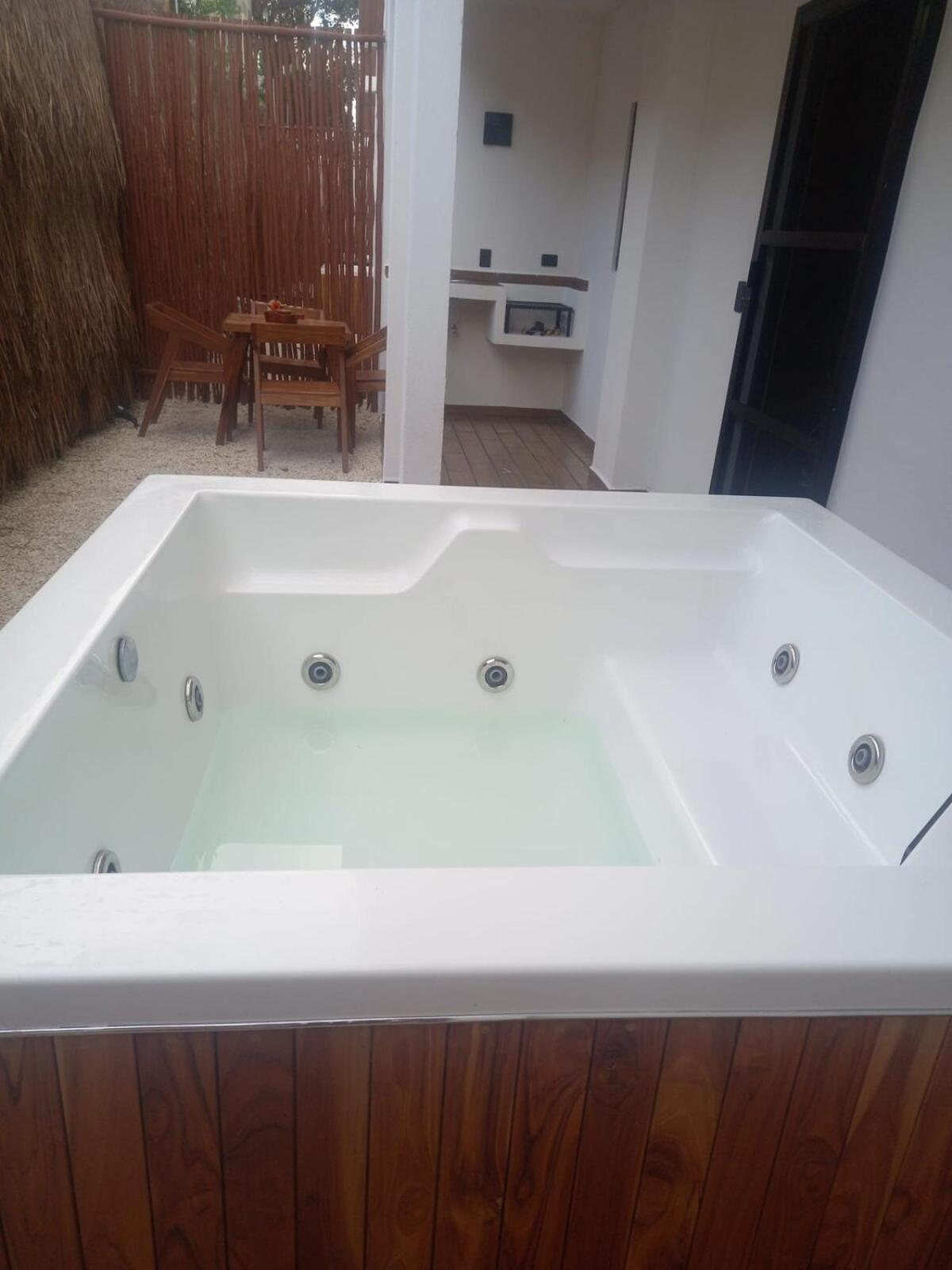 New 2 bedroom apartment with jacuzzi in Tulum, imagen 3