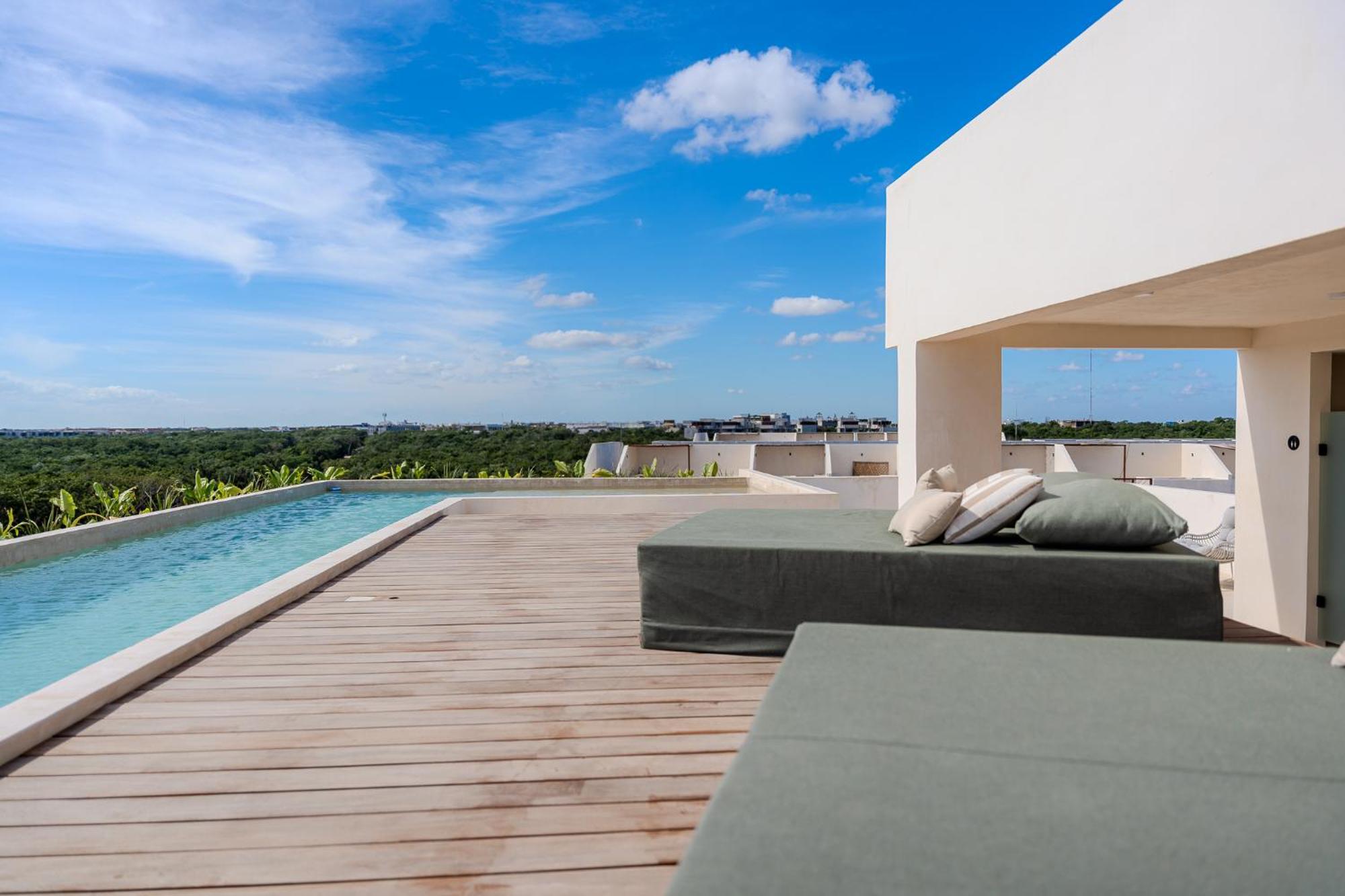 Tropical 2 Bedroom | Private Balcony & Rooftop | Casago, foto 8