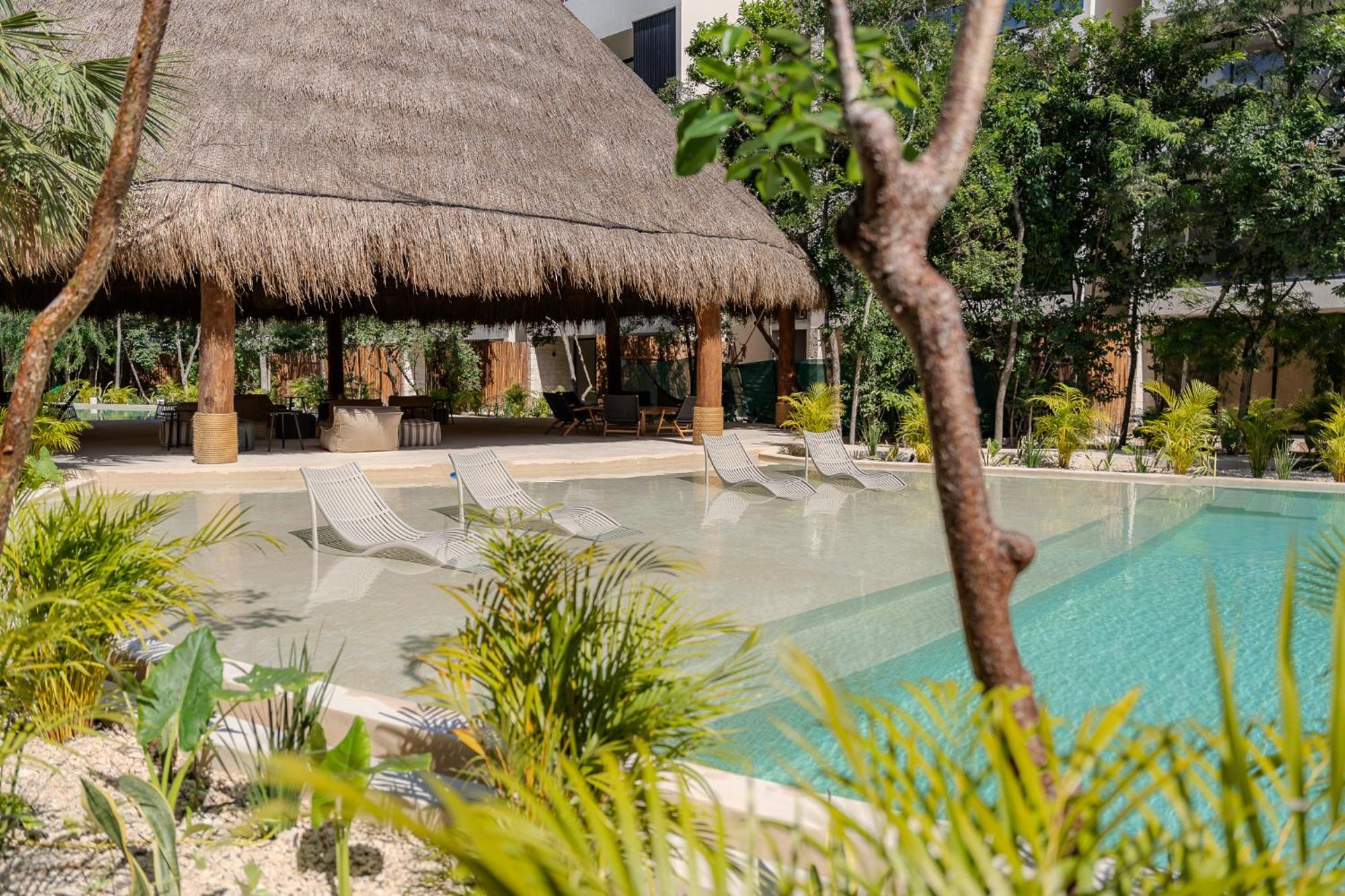 Tropical 2 Bedroom | Private Balcony & Rooftop | Casago, imagen 3