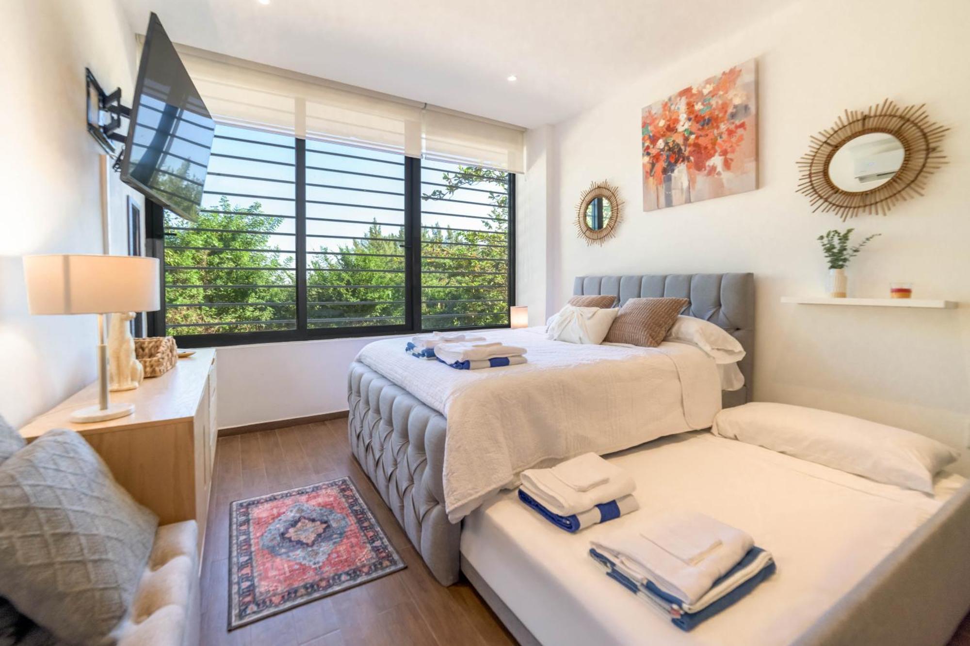 Spacious Condo 200m from Beach & 5th Ave, foto 8