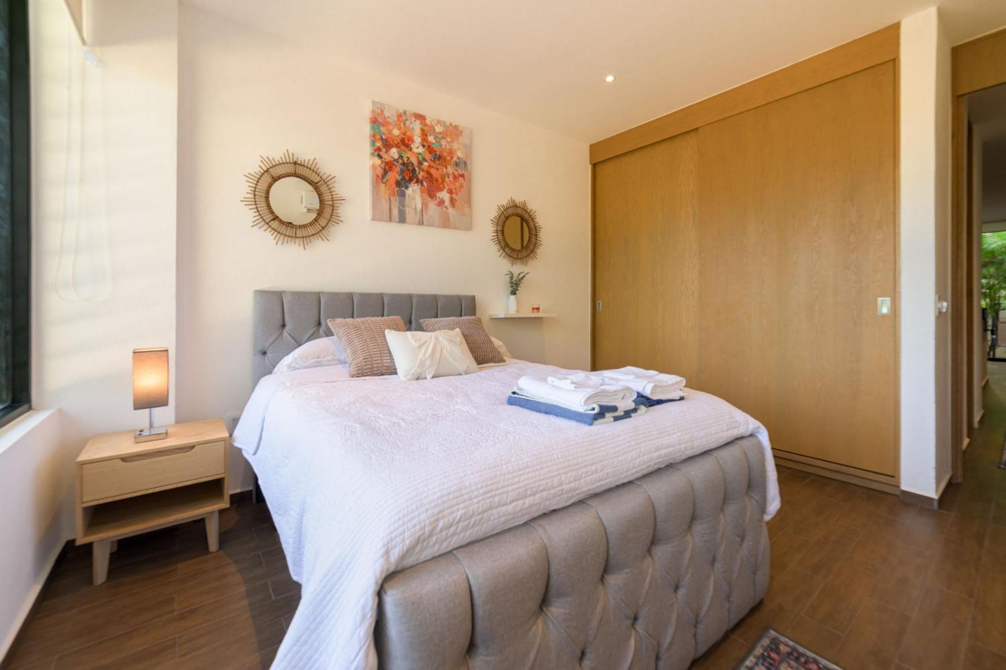 Spacious Condo 200m from Beach & 5th Ave, foto 9