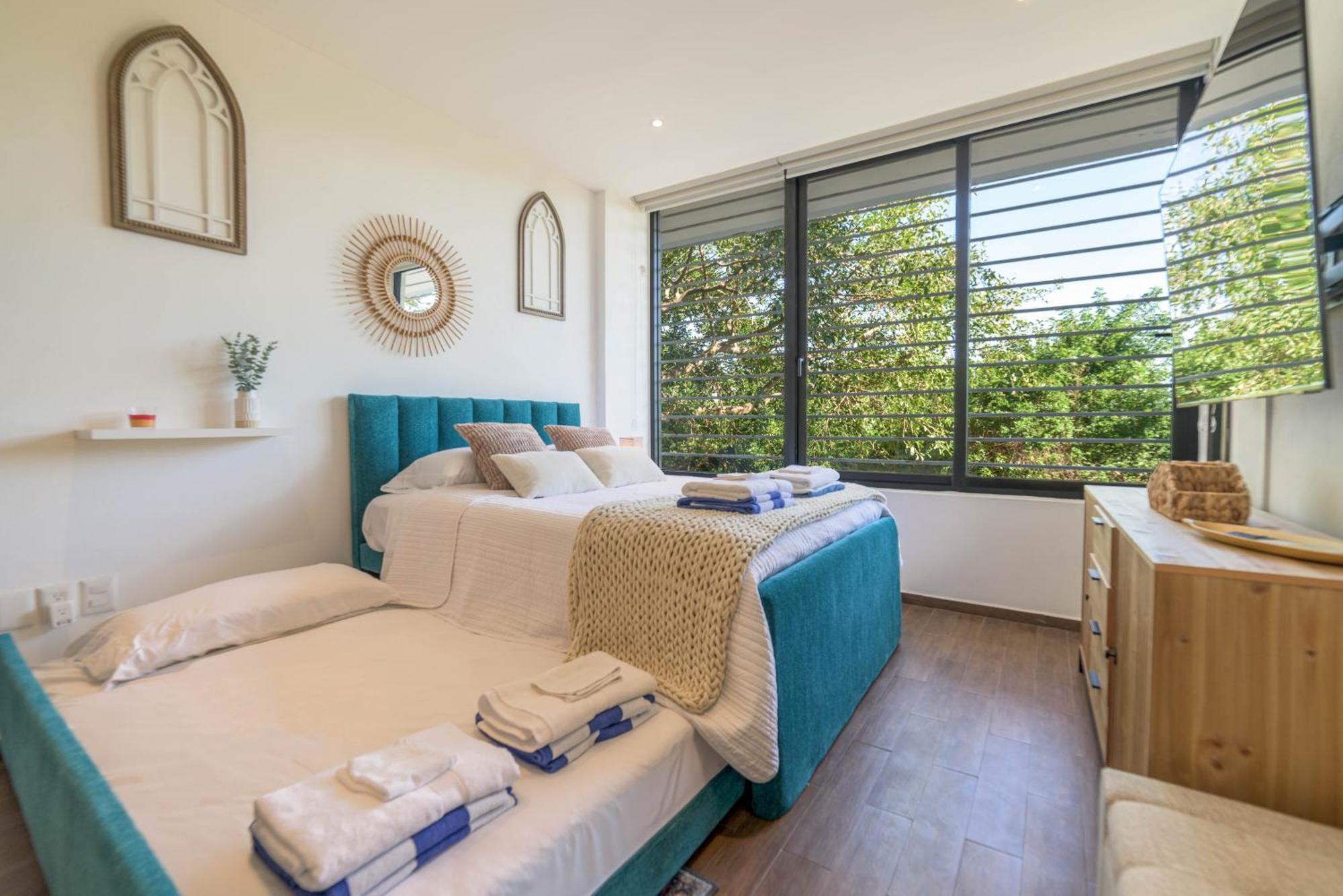 Spacious Condo 200m from Beach & 5th Ave, foto 13