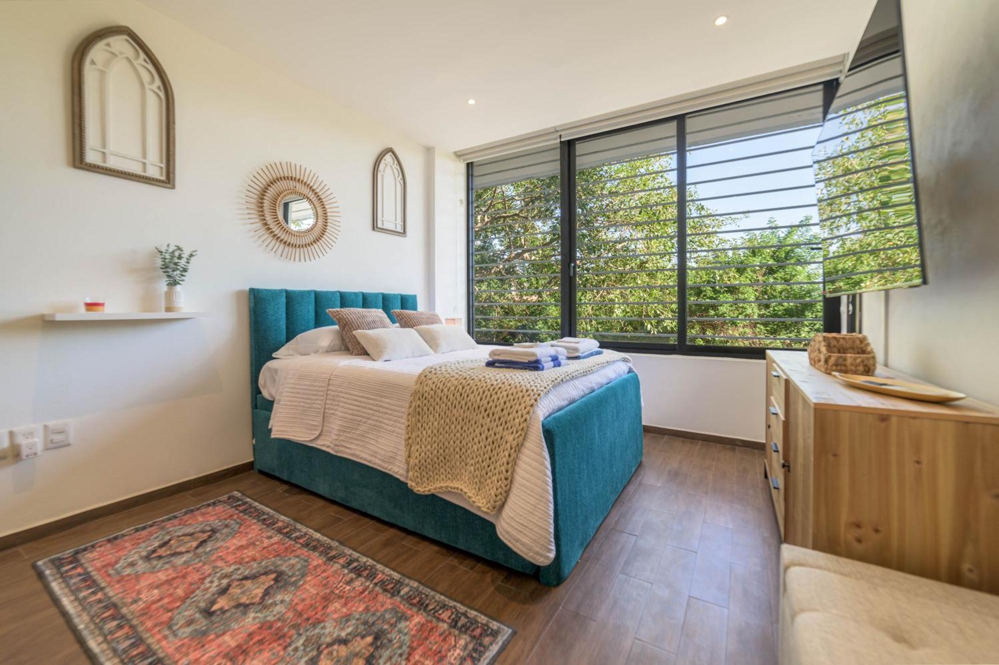 Spacious Condo 200m from Beach & 5th Ave, foto 12