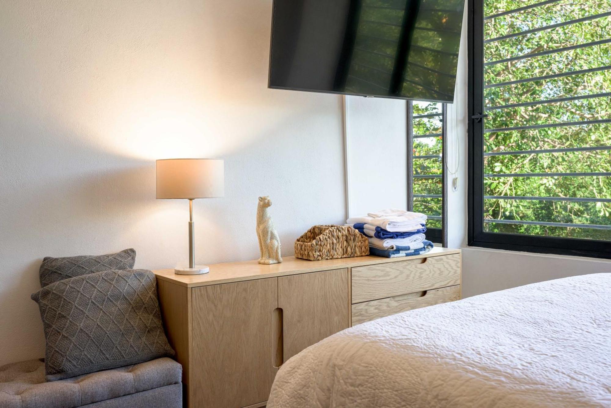 Spacious Condo 200m from Beach & 5th Ave, foto 10