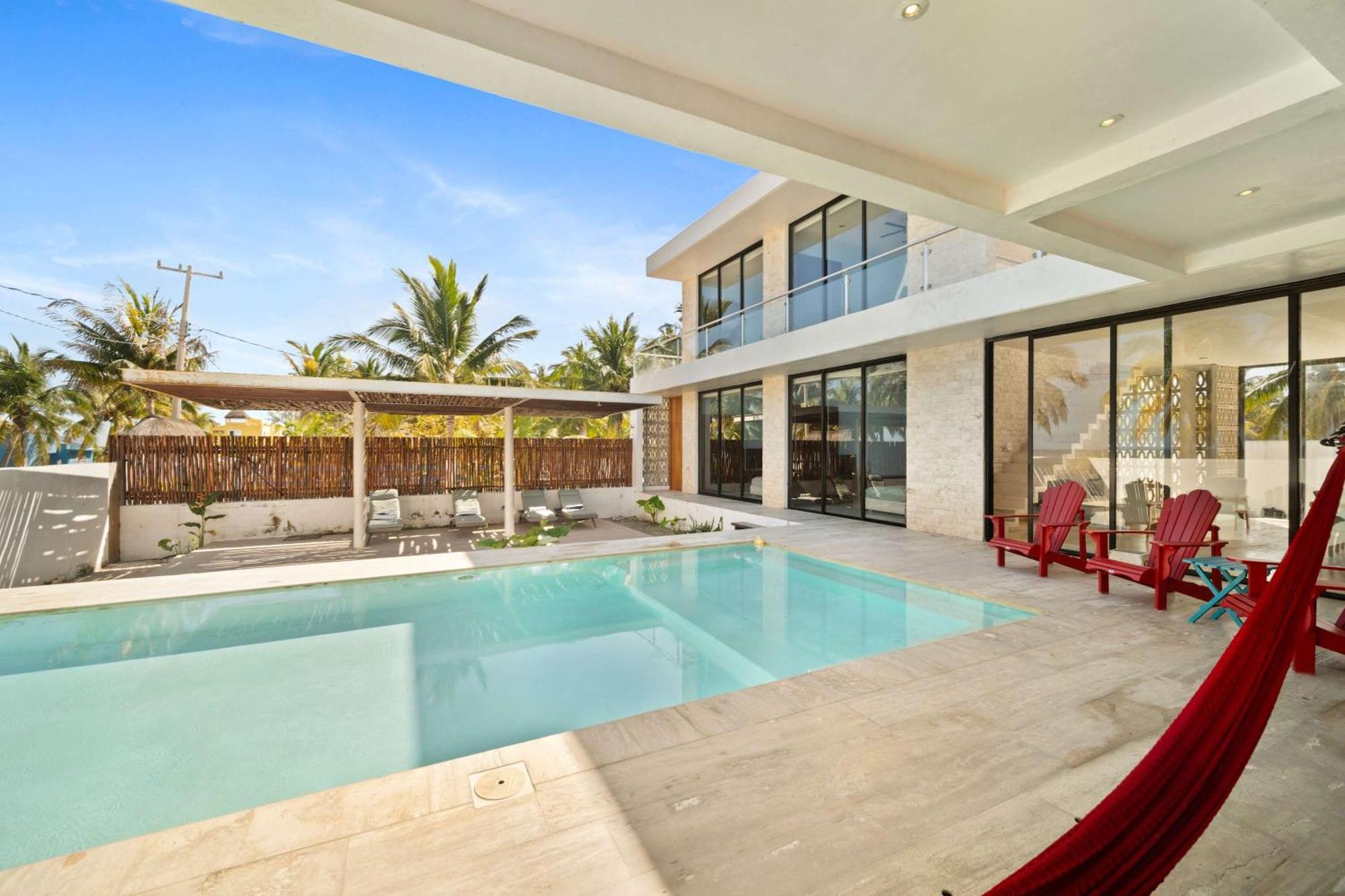 BEACHFRONT COCO Modern Designer House by PENINSULA STAYS