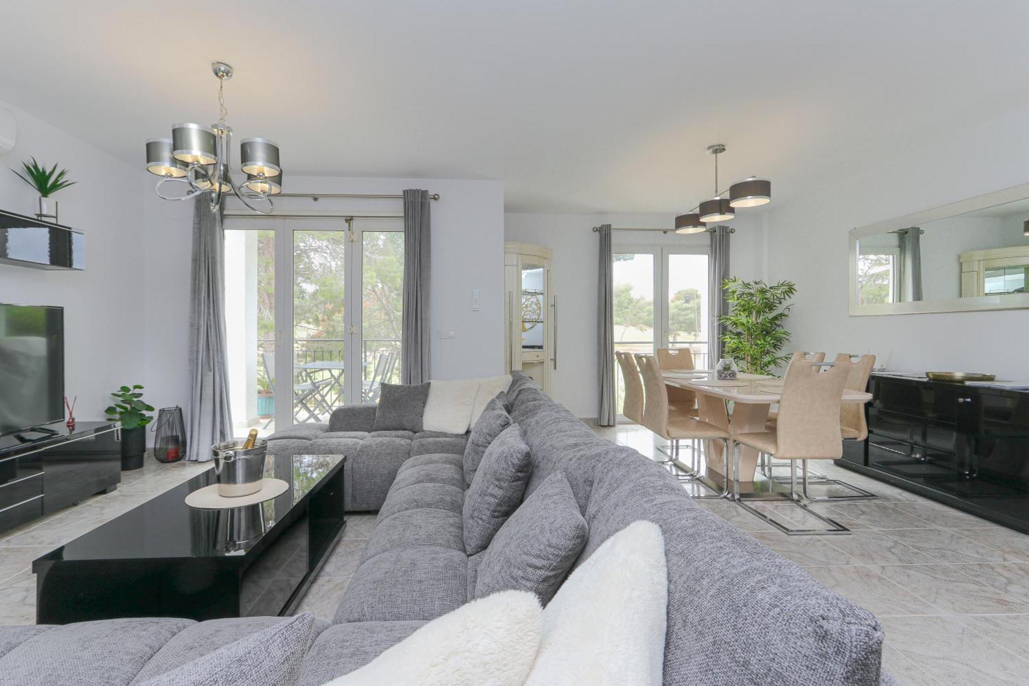Luxury Presidential Duplex Golf Views Villamartín Plaza