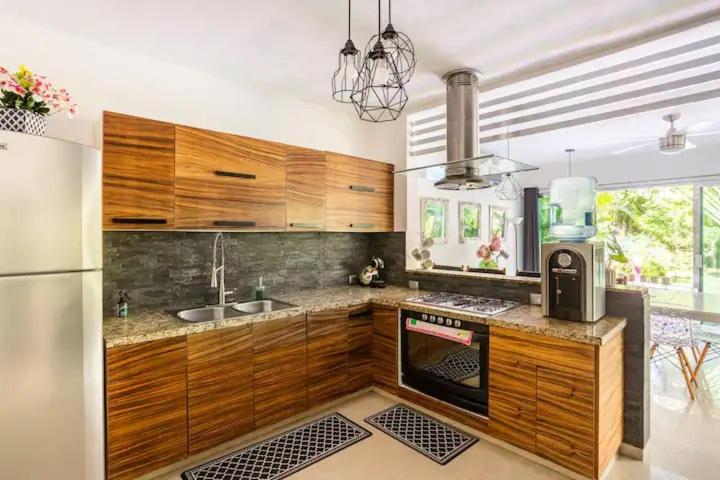 Lux 4BR Playacar Villa with Pool, foto 6