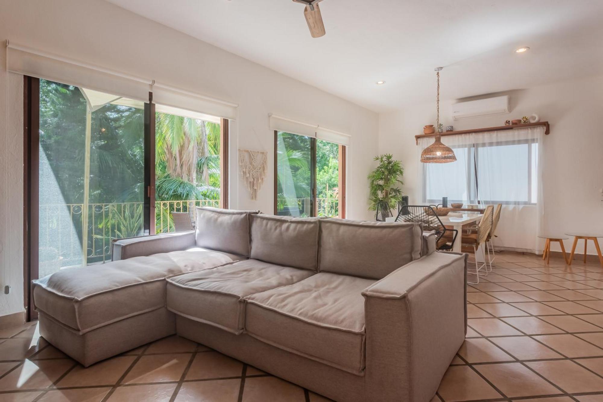 Espacioso Apartamento Gardenias , Playacar 2Bdr, imagen 2
