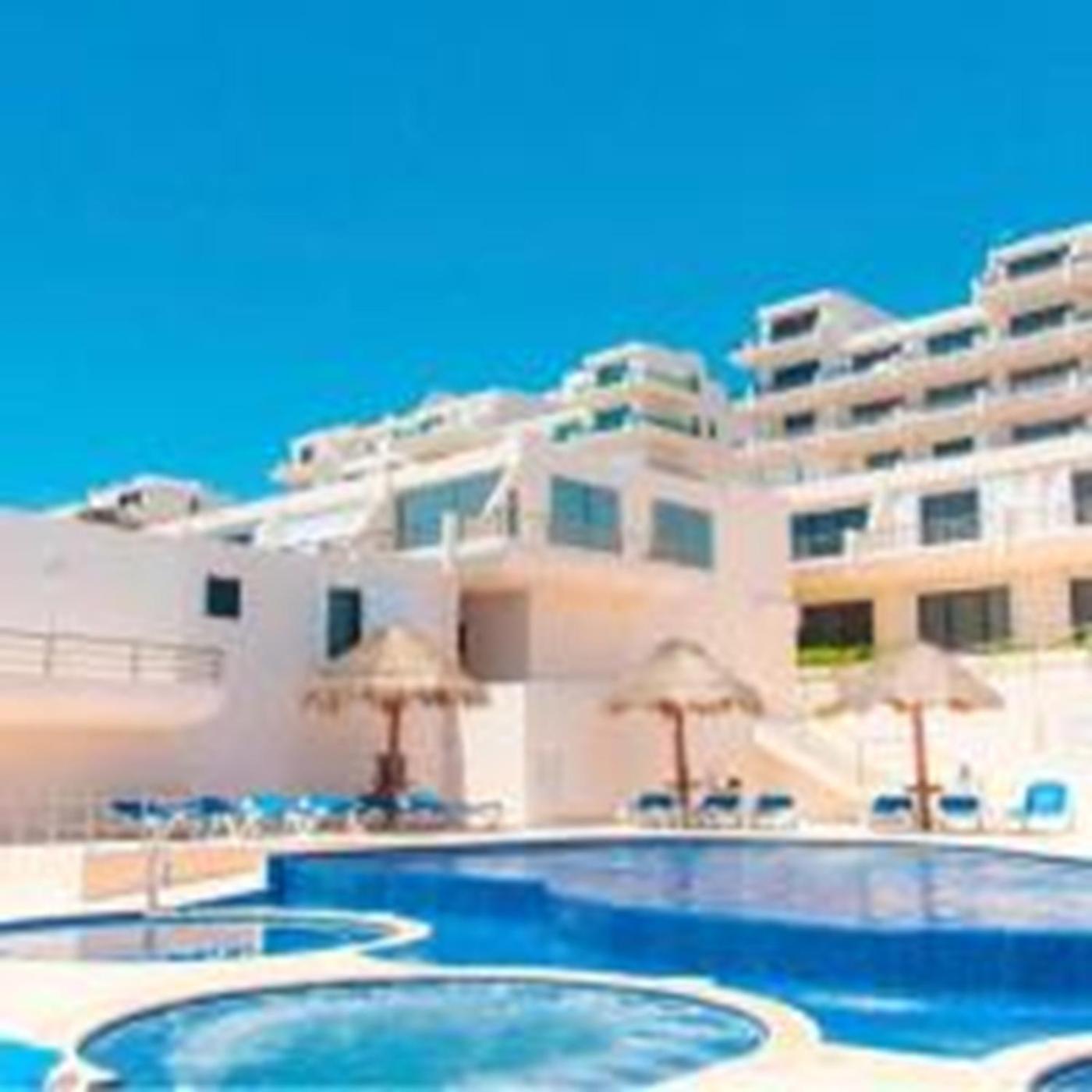 Ocean view condo with balcony hotel zone Cancun