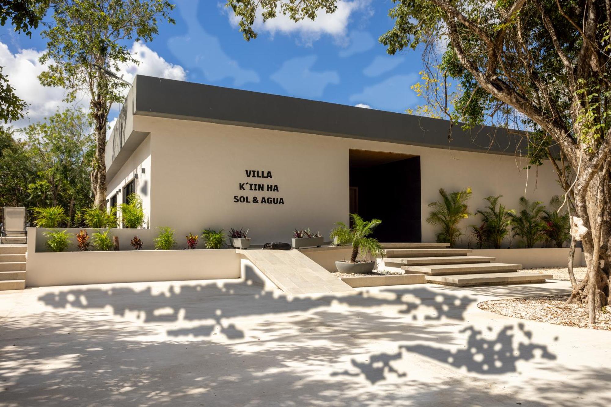 Villa Kiin Ha - Luxurious 5-BR Villa with Swim-Up Pool, imagen 2