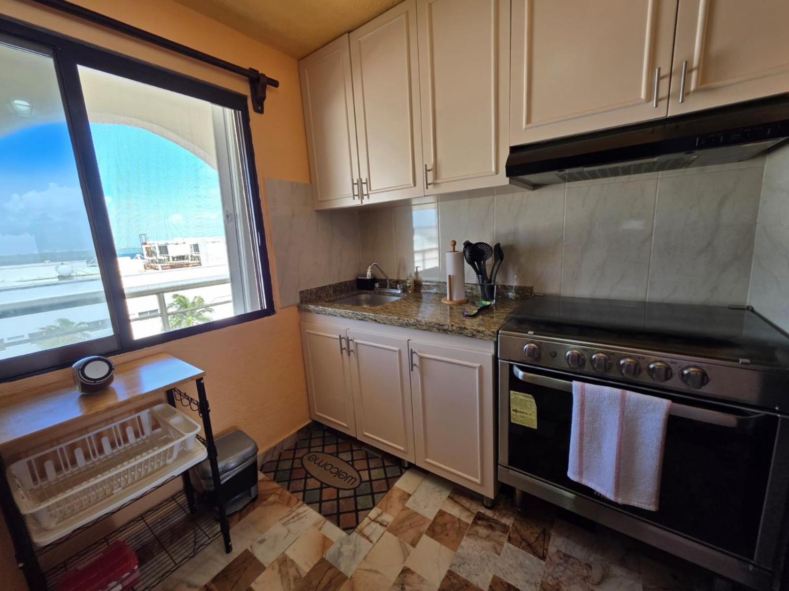Ocean view condo with balcony hotel zone Cancun, foto 15