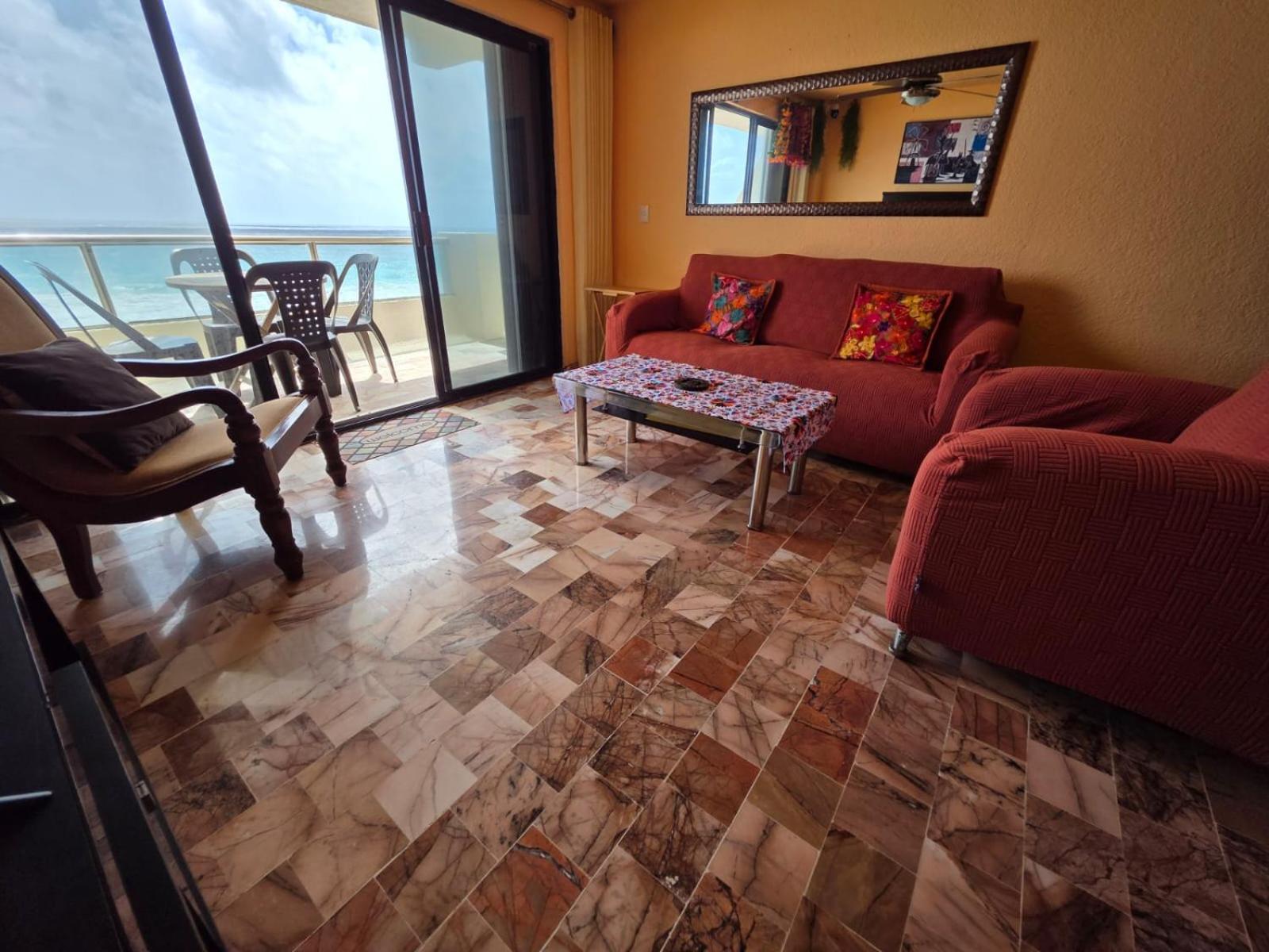 Ocean view condo with balcony hotel zone Cancun, foto 11