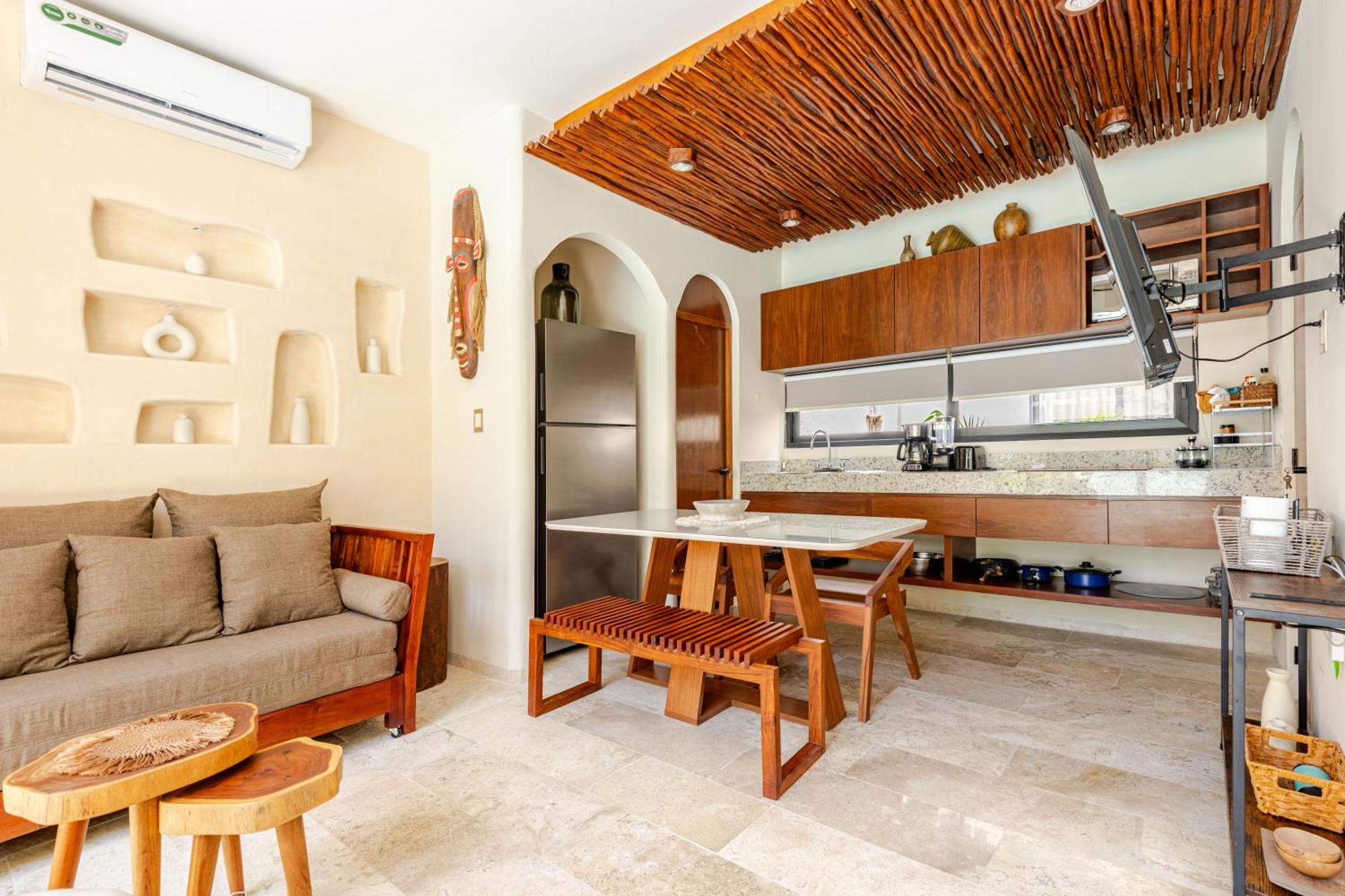 Ocean Breeze Villa - A few steps from the beach!, foto 7