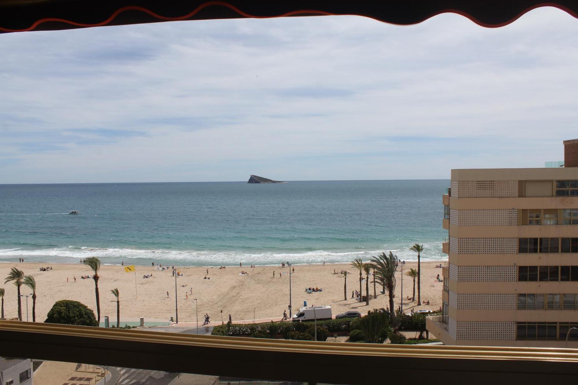 Apartamento ensueño 1a linea playa poniente 6 PAX parking wifi y AC