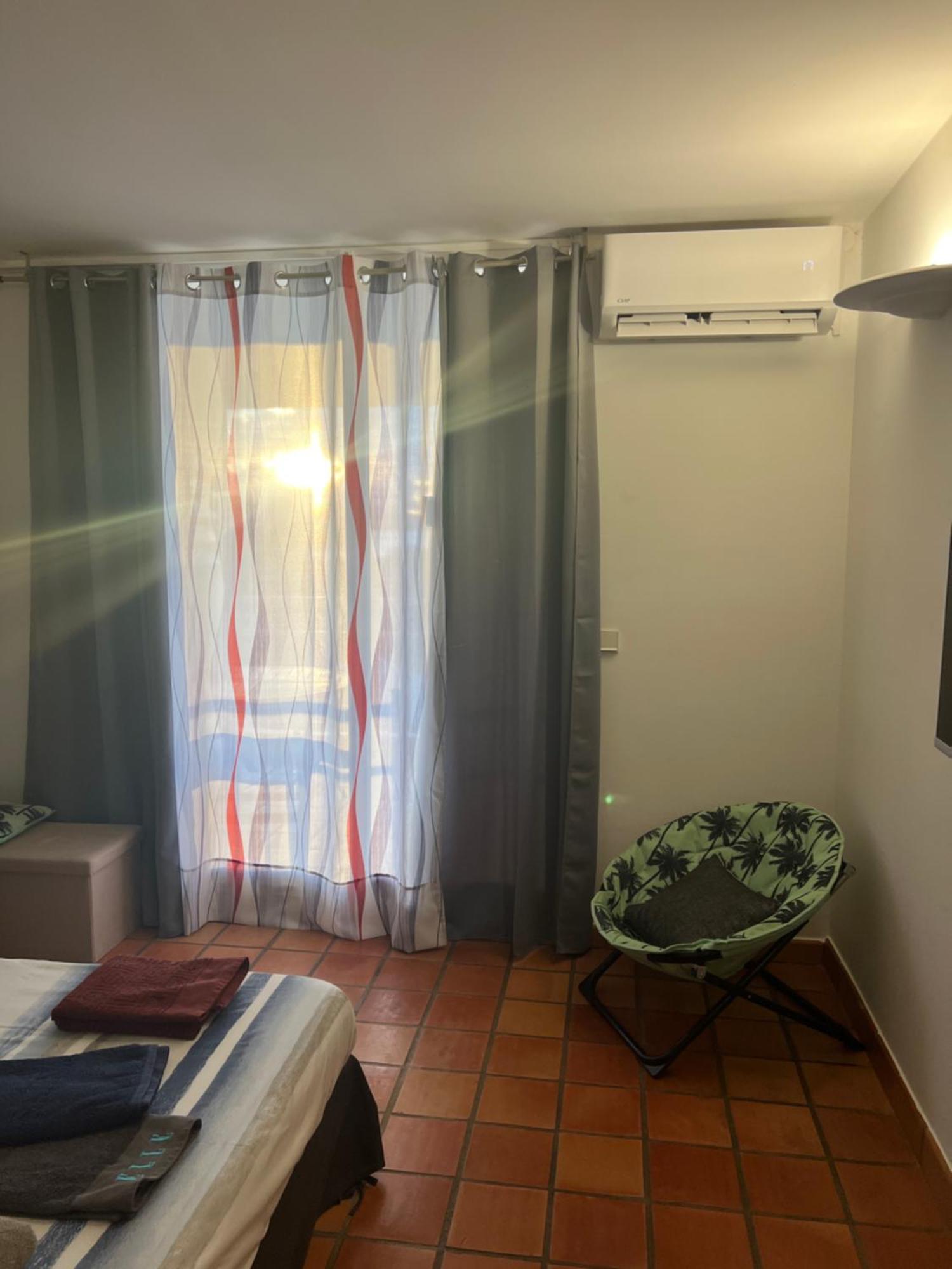 Ananas Premium - Séjour Détente T2 Vue Mer avec Balcon Privé à Tartane, foto 6