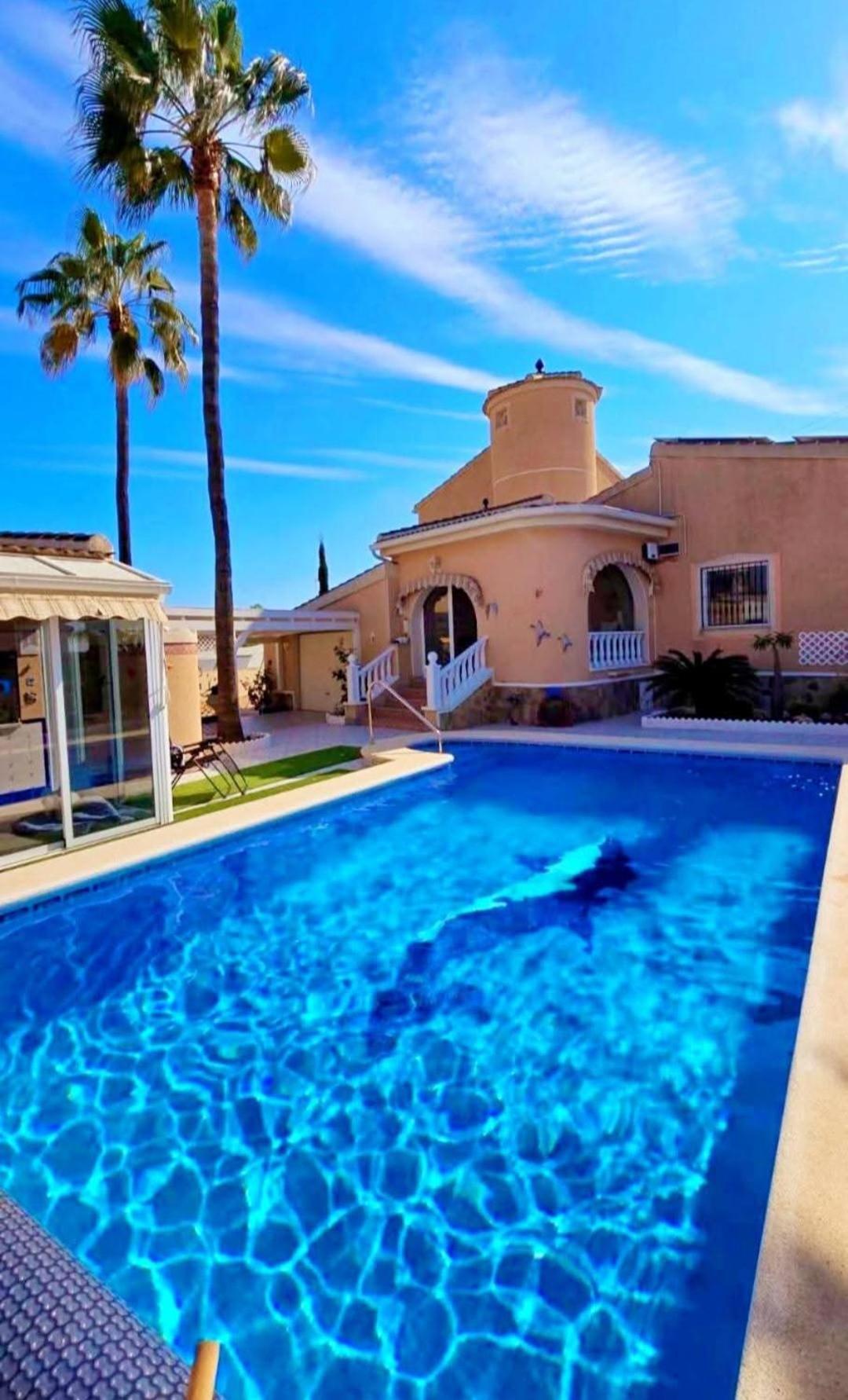 Casa Valdi, fantastic 4 bedroom house with private,heated swimming pool and barbecue