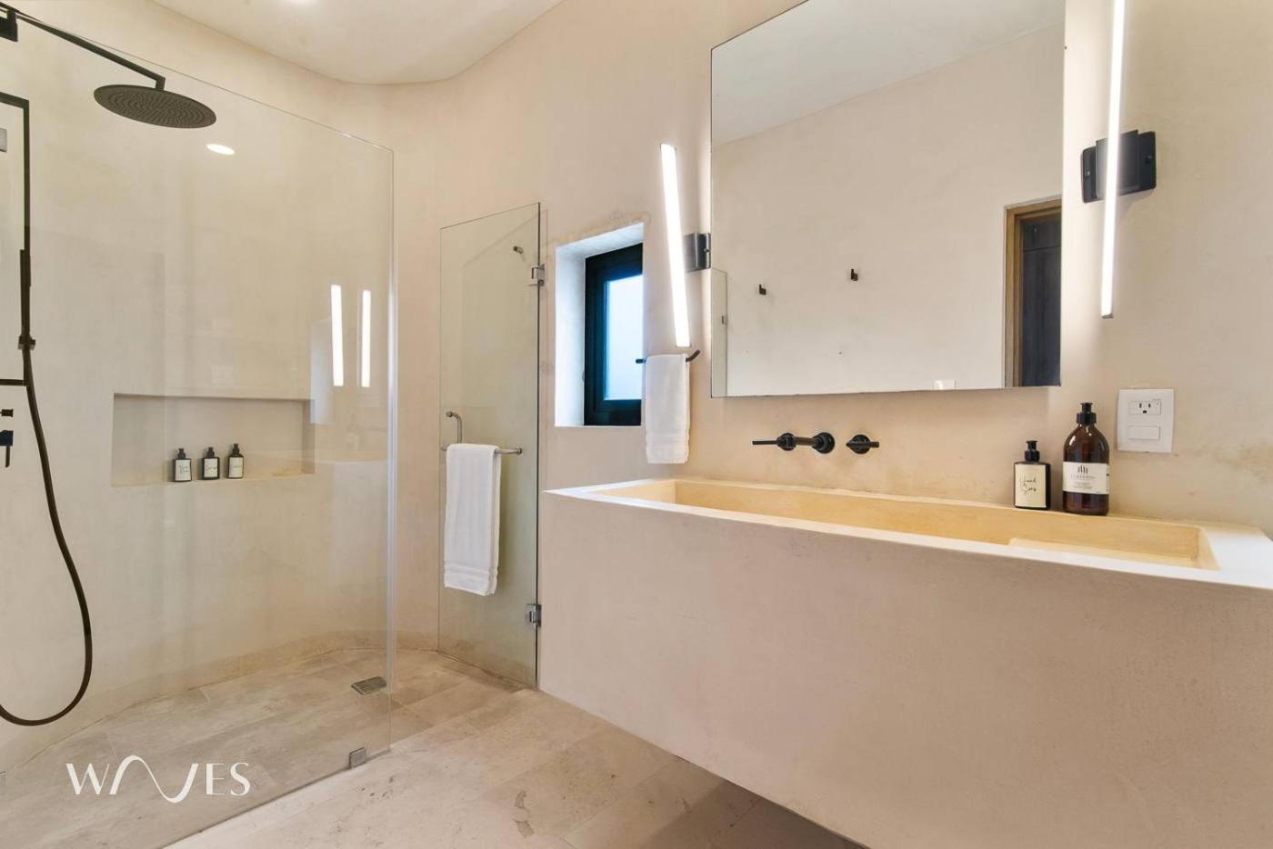 Prime 5th Ave Stay - 4BR with King Beds & City Vie, foto 15