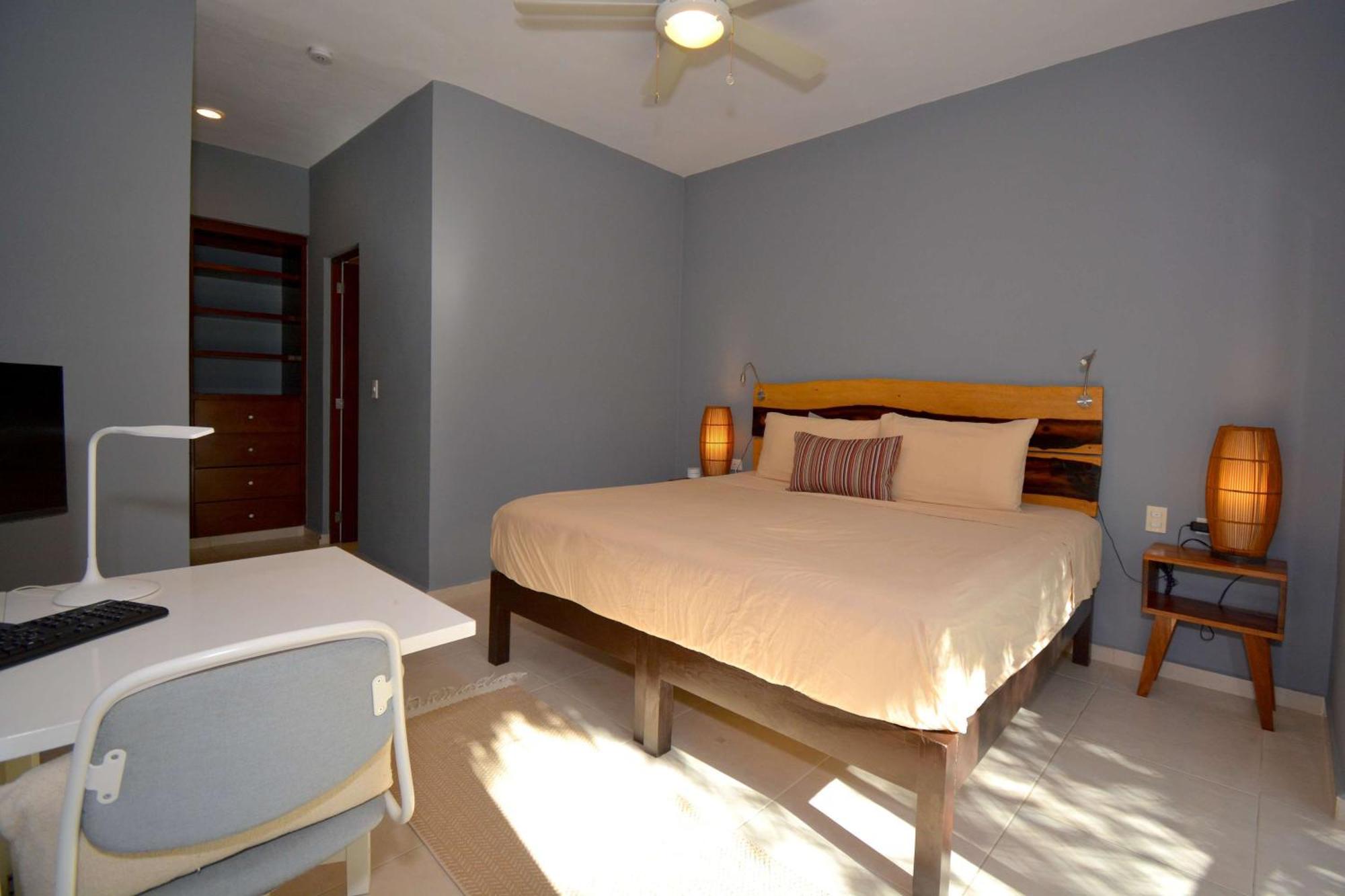 Peaceful Penthouse with Private Rooftop in Gated Community, foto 11