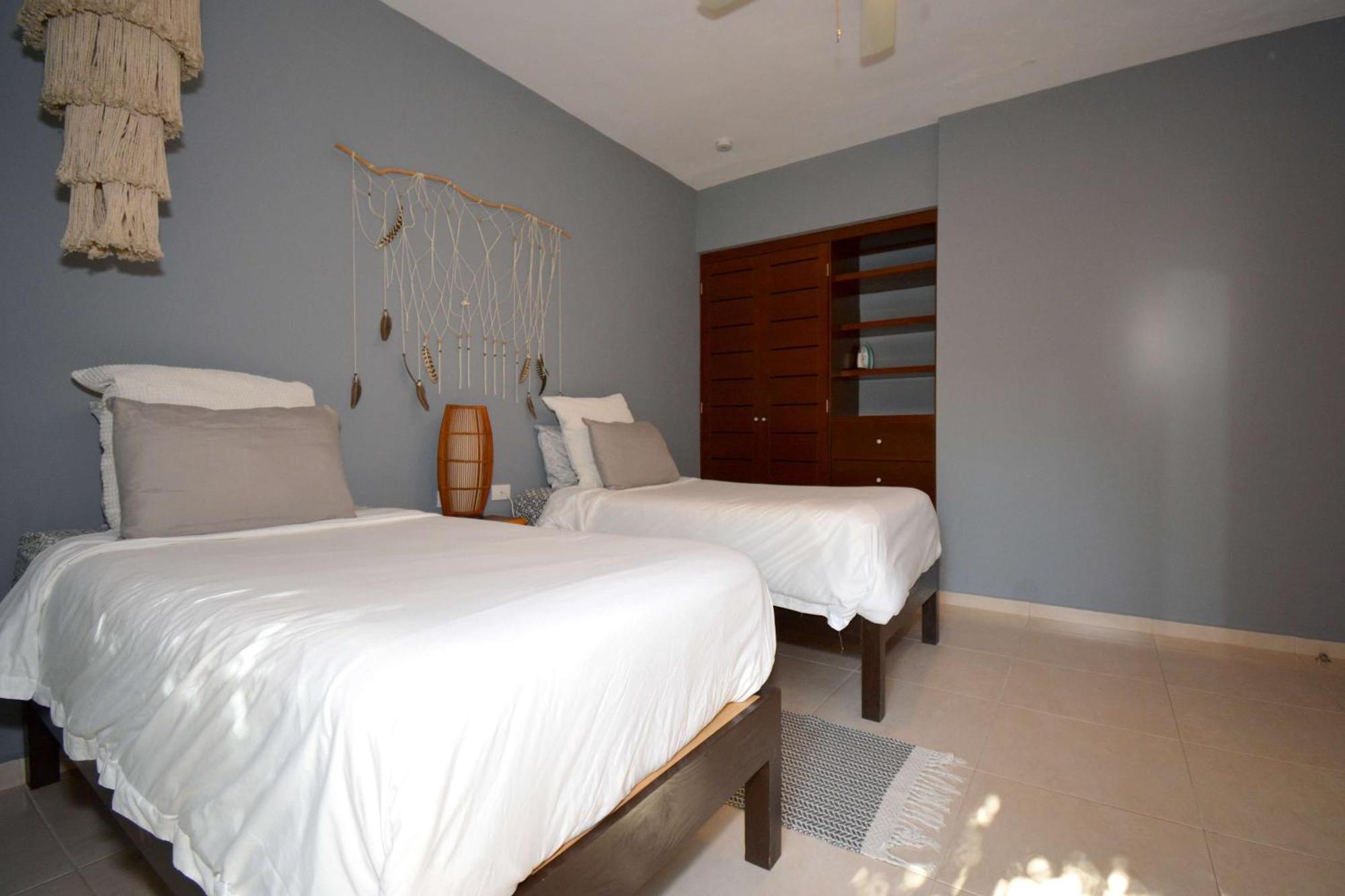Peaceful Penthouse with Private Rooftop in Gated Community, foto 14