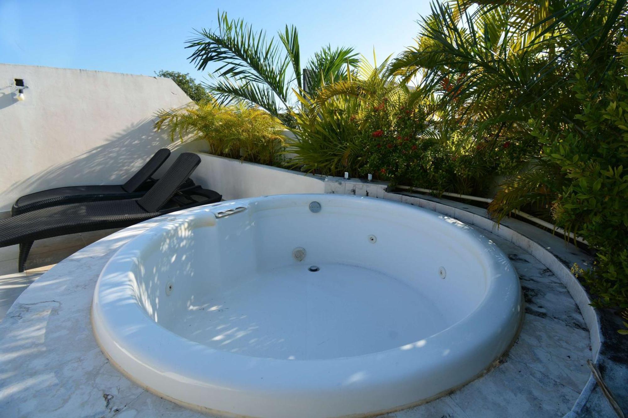 Peaceful Penthouse with Private Rooftop in Gated Community, foto 8