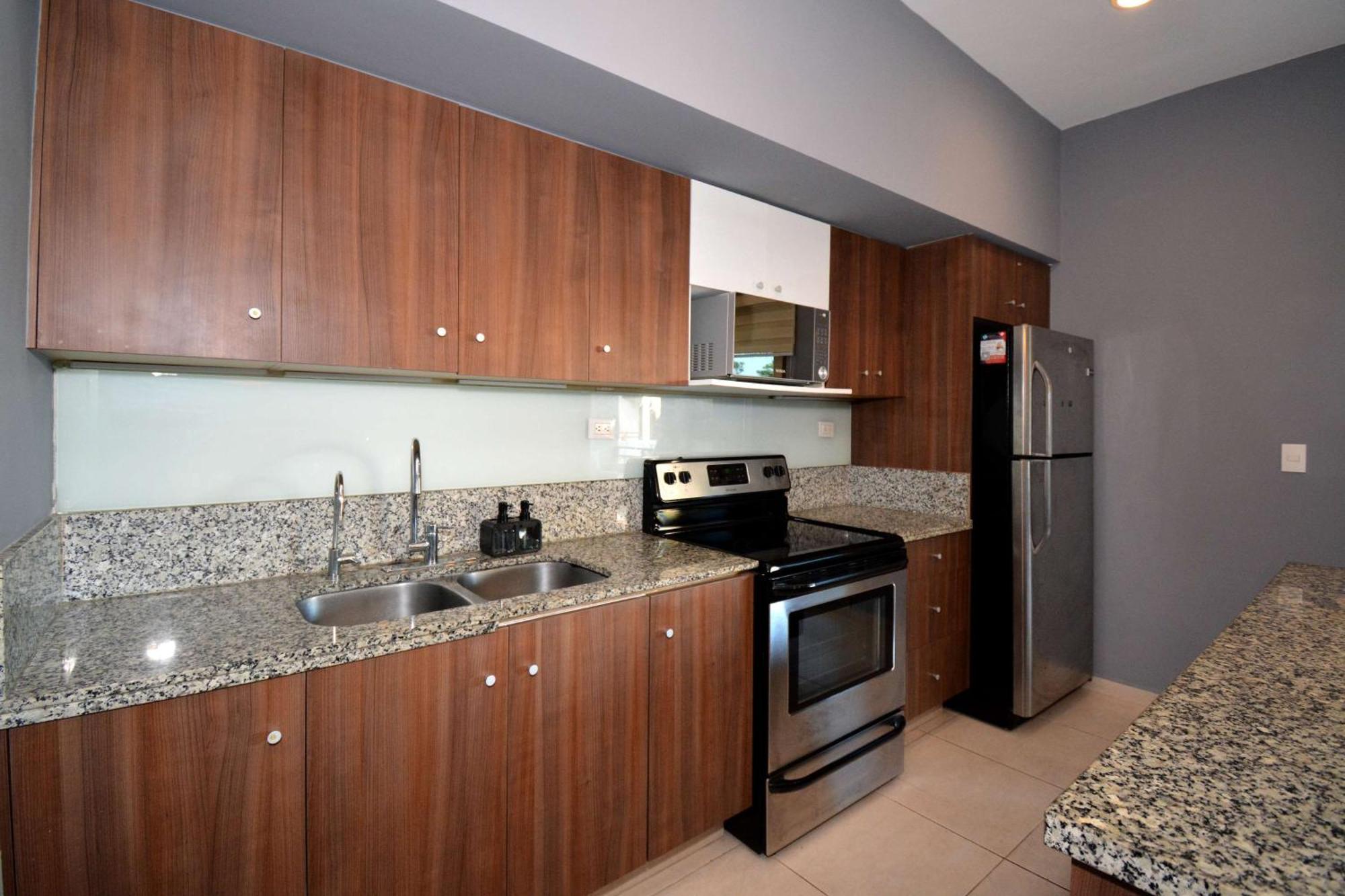 Peaceful Penthouse with Private Rooftop in Gated Community, foto 6