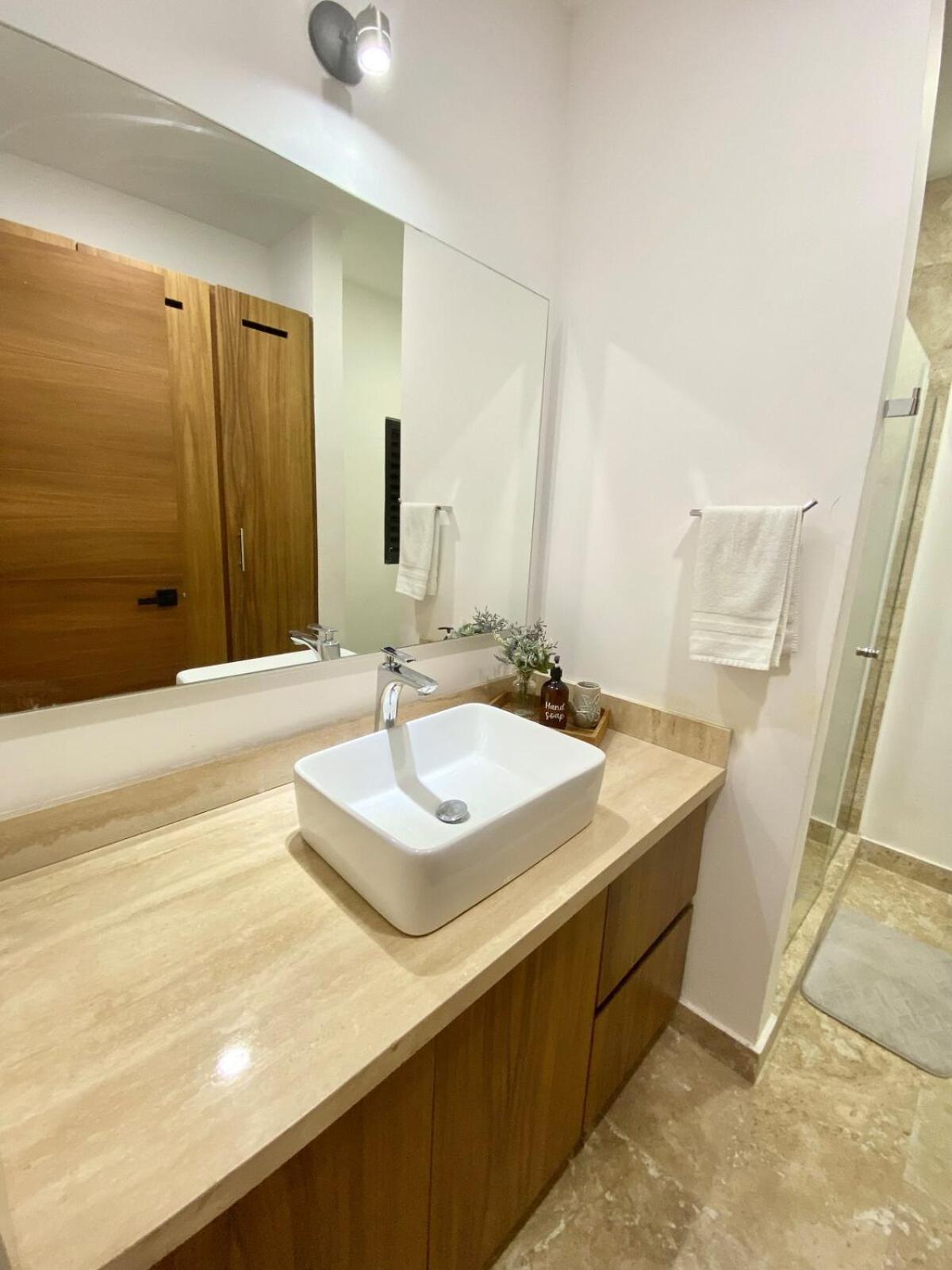 Amazing new comfy apartment steps from the beach, foto 9