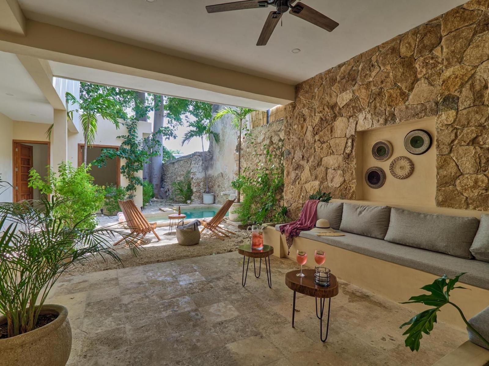 Colonial Charm, City Center, 2 BR- 10min walk to Cathedral, Pool, Private House, imagen 2