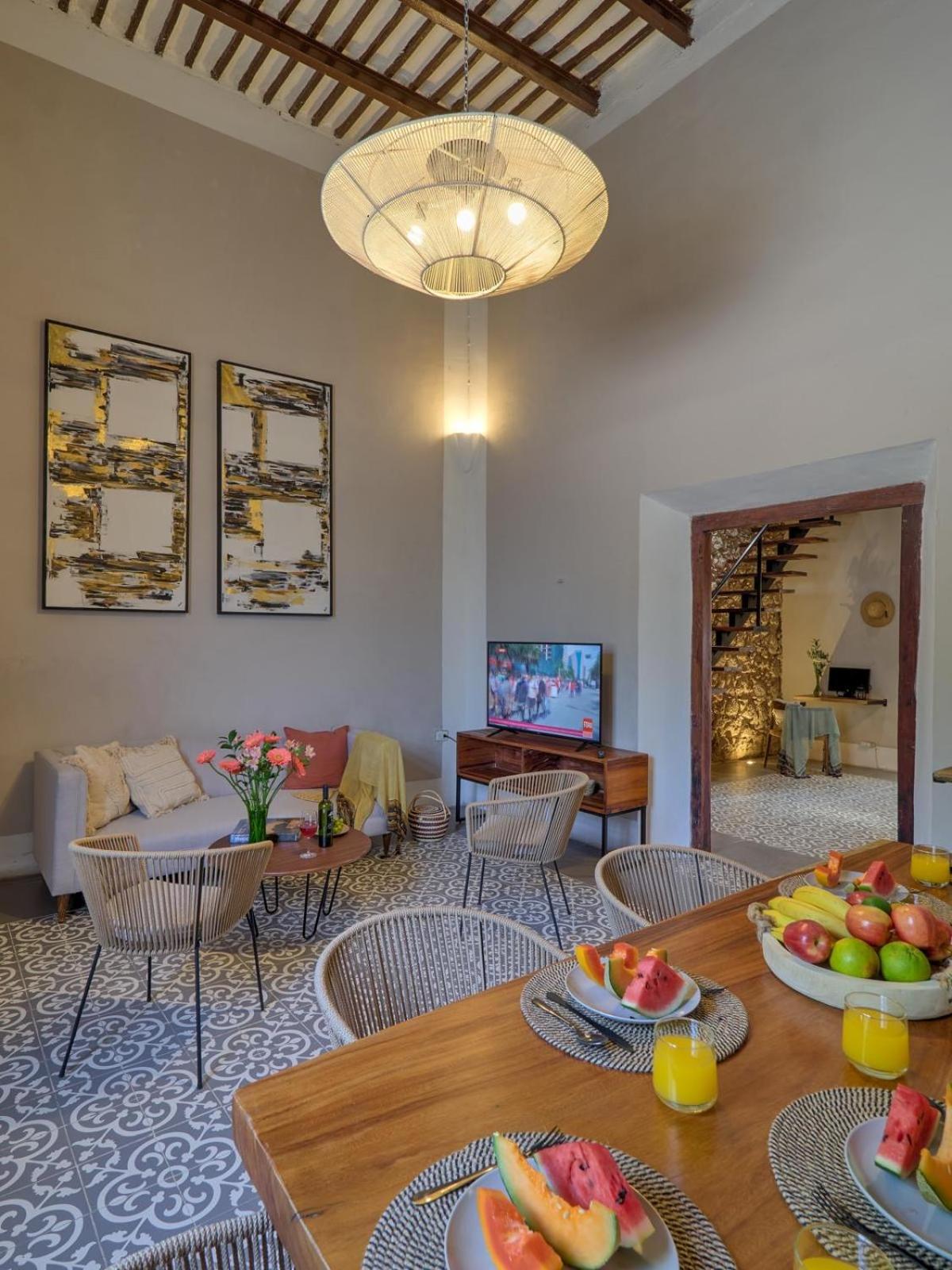 Colonial Charm, City Center, 2 BR- 10min walk to Cathedral, Pool, Private House, foto 10