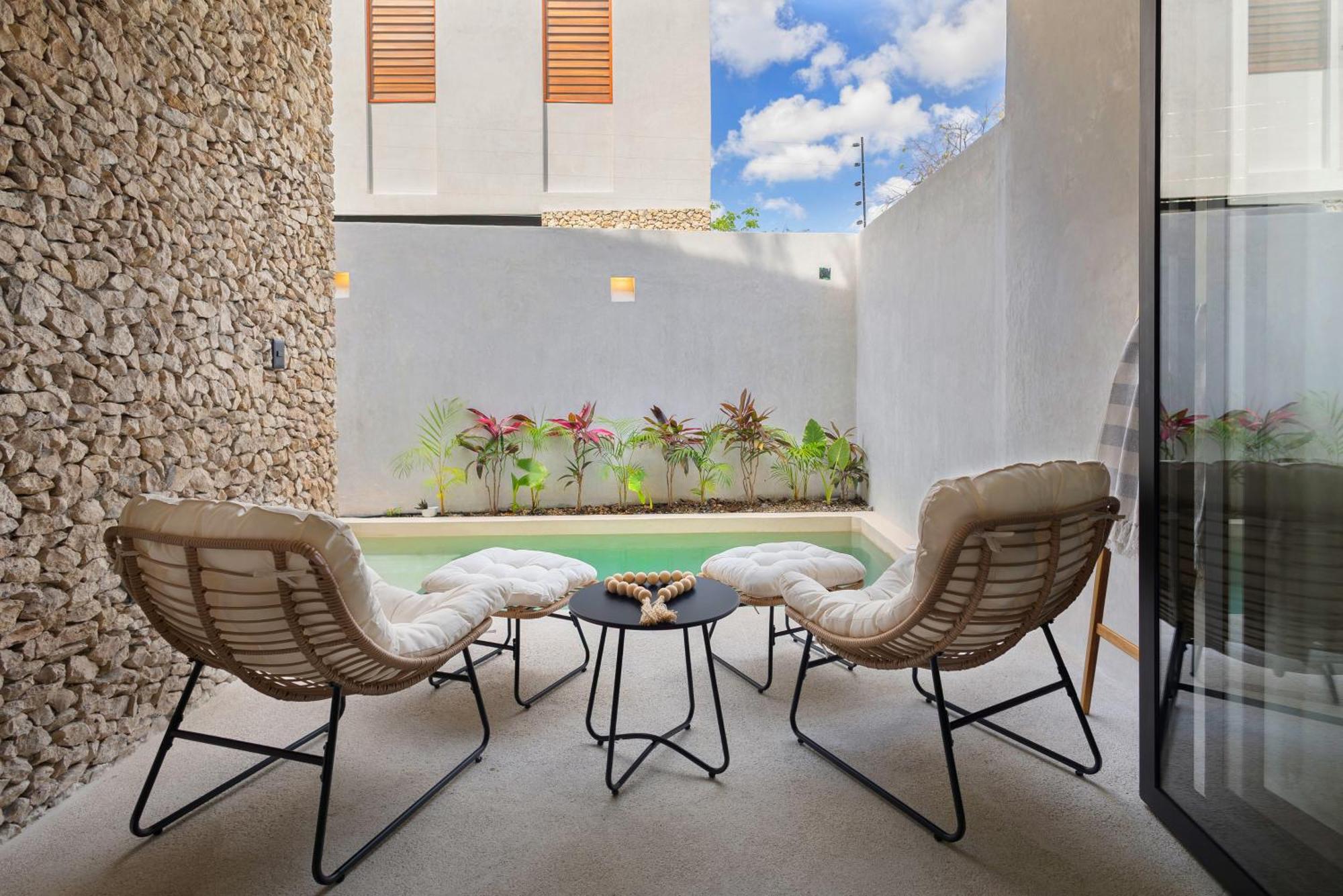 Luxury Villa with 2 Private Pools & Rooftop, imagen 5
