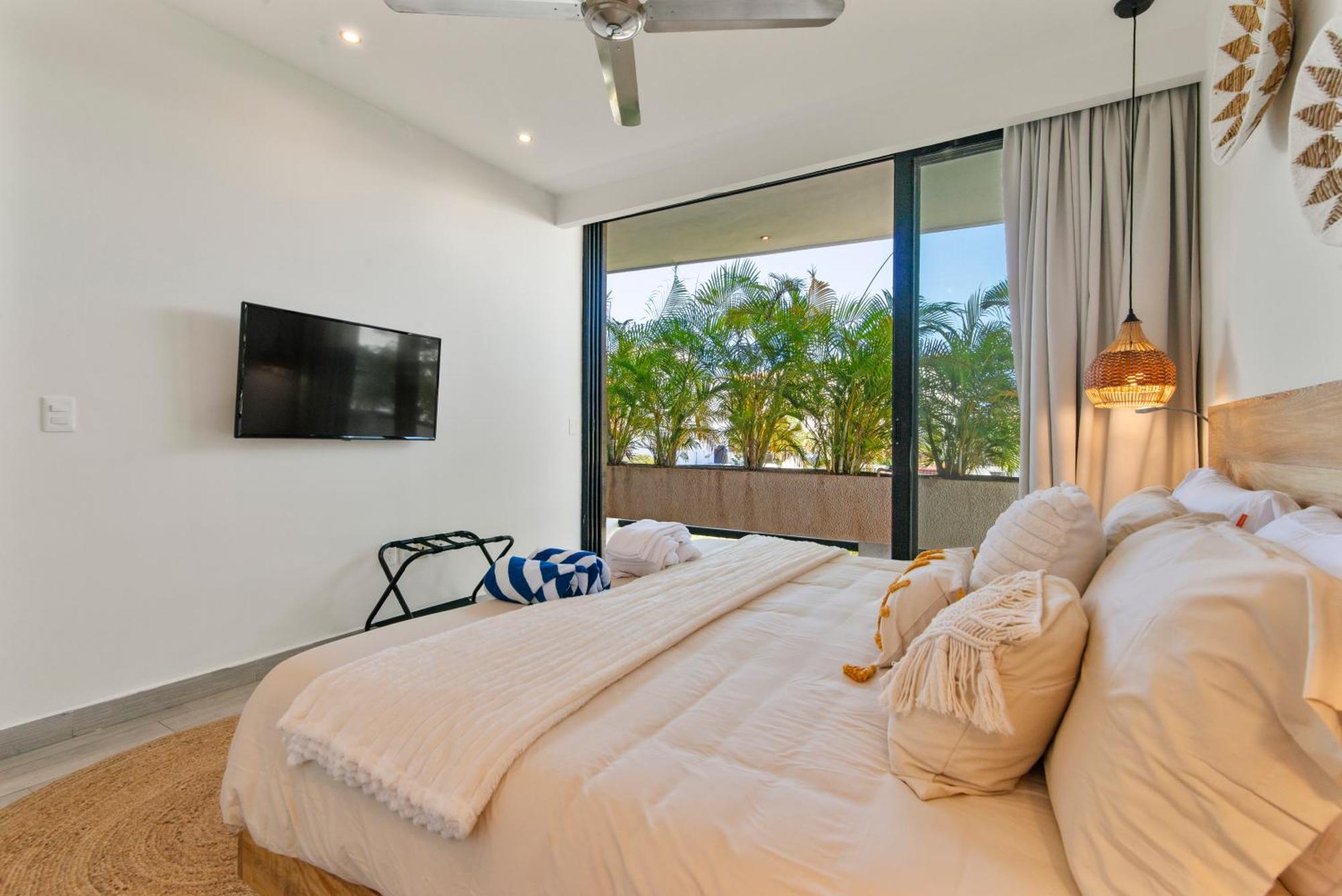 Cozy & New 2BR Rooftop, Central, 10min to beach, foto 16