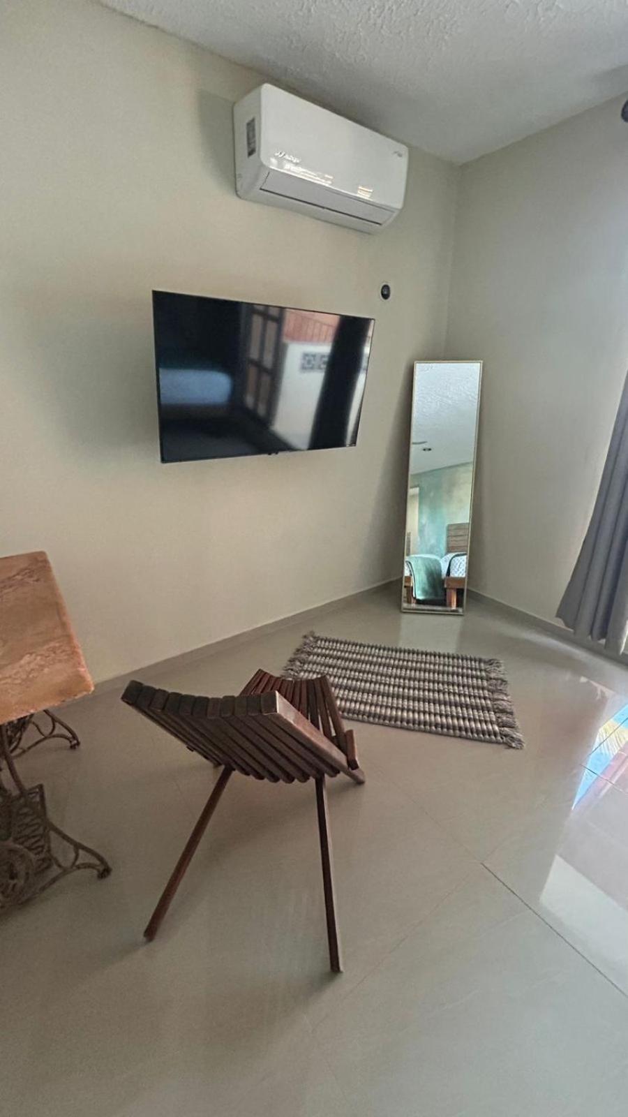 Cozy and Central Room, imagen 2