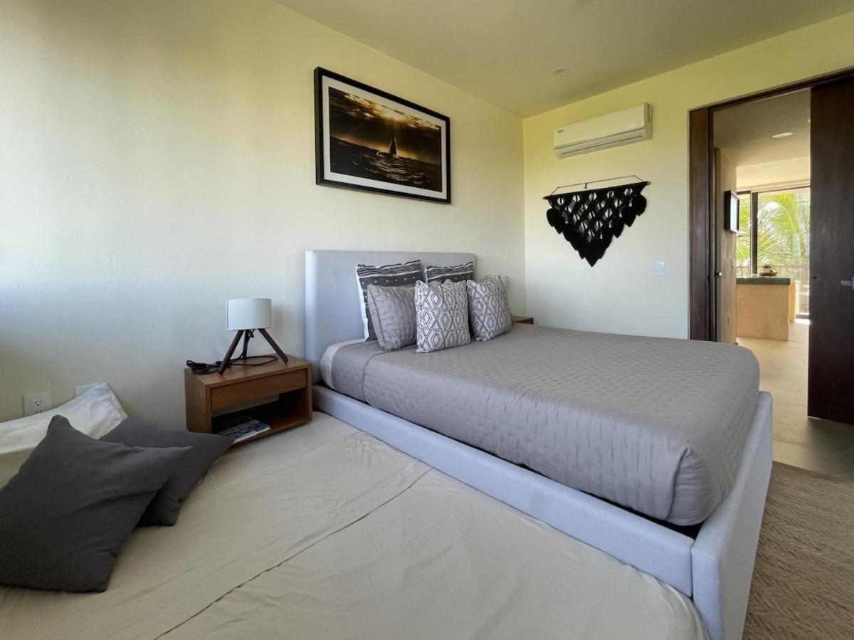 Sunrise 2BR Apt Steps from the Beach with Pool View, foto 10