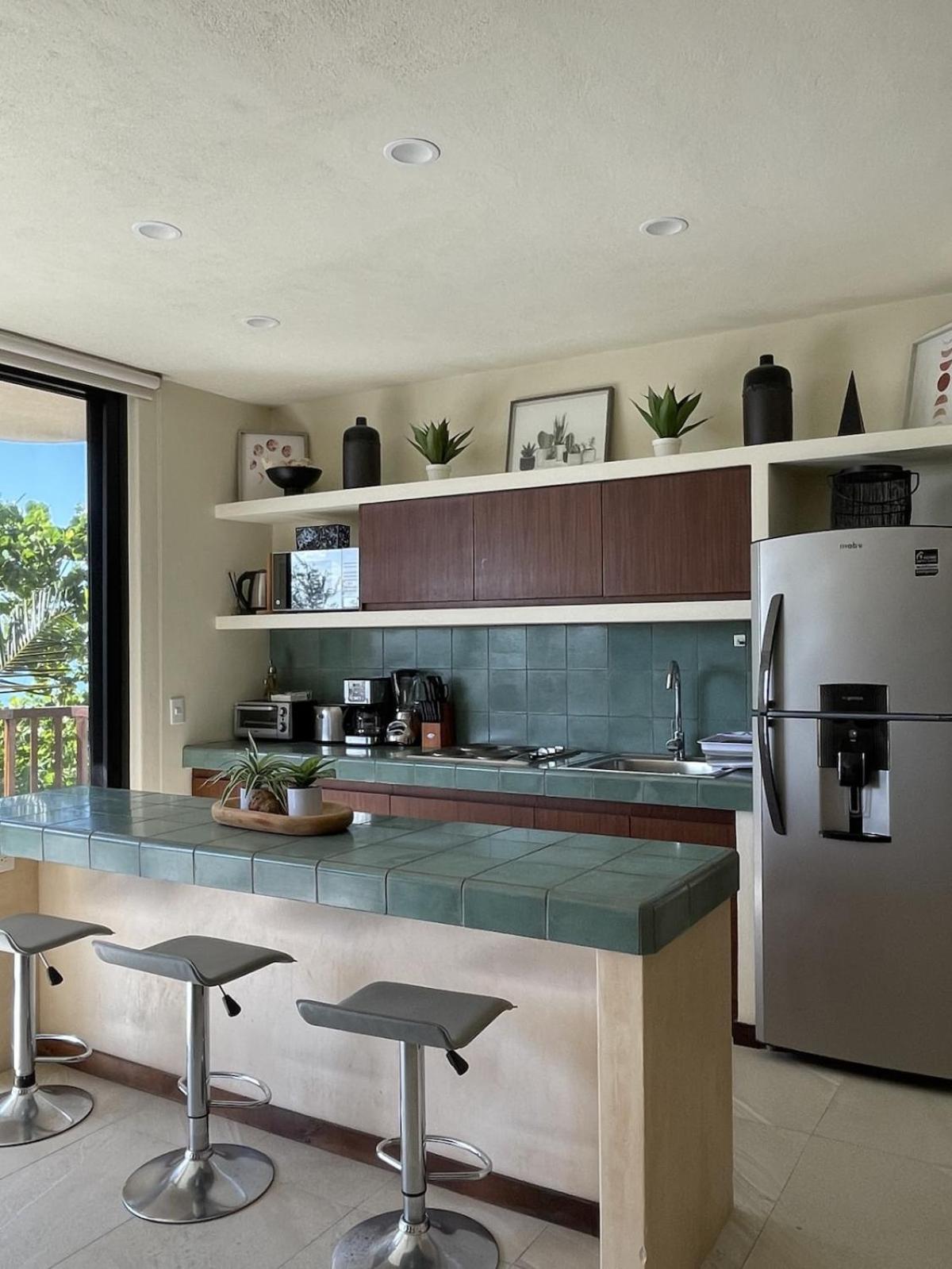 Sunrise 2BR Apt Steps from the Beach with Pool View, foto 14