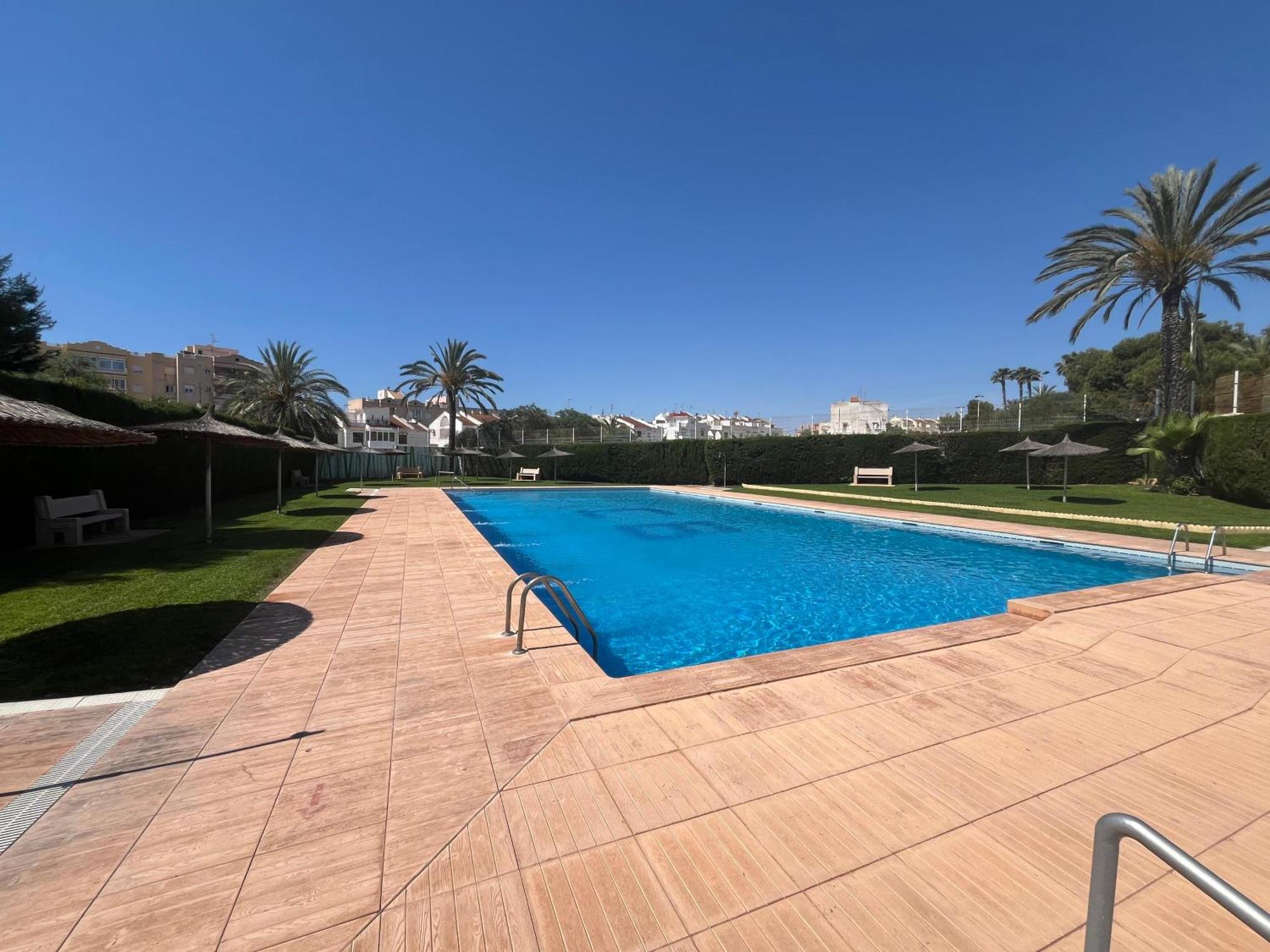 Bright 2-Bedroom Holiday Home with Pool Access in Torrevieja