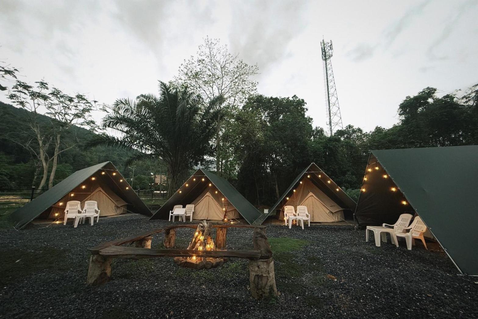 Nahm Khao Sok Hostel and Camping