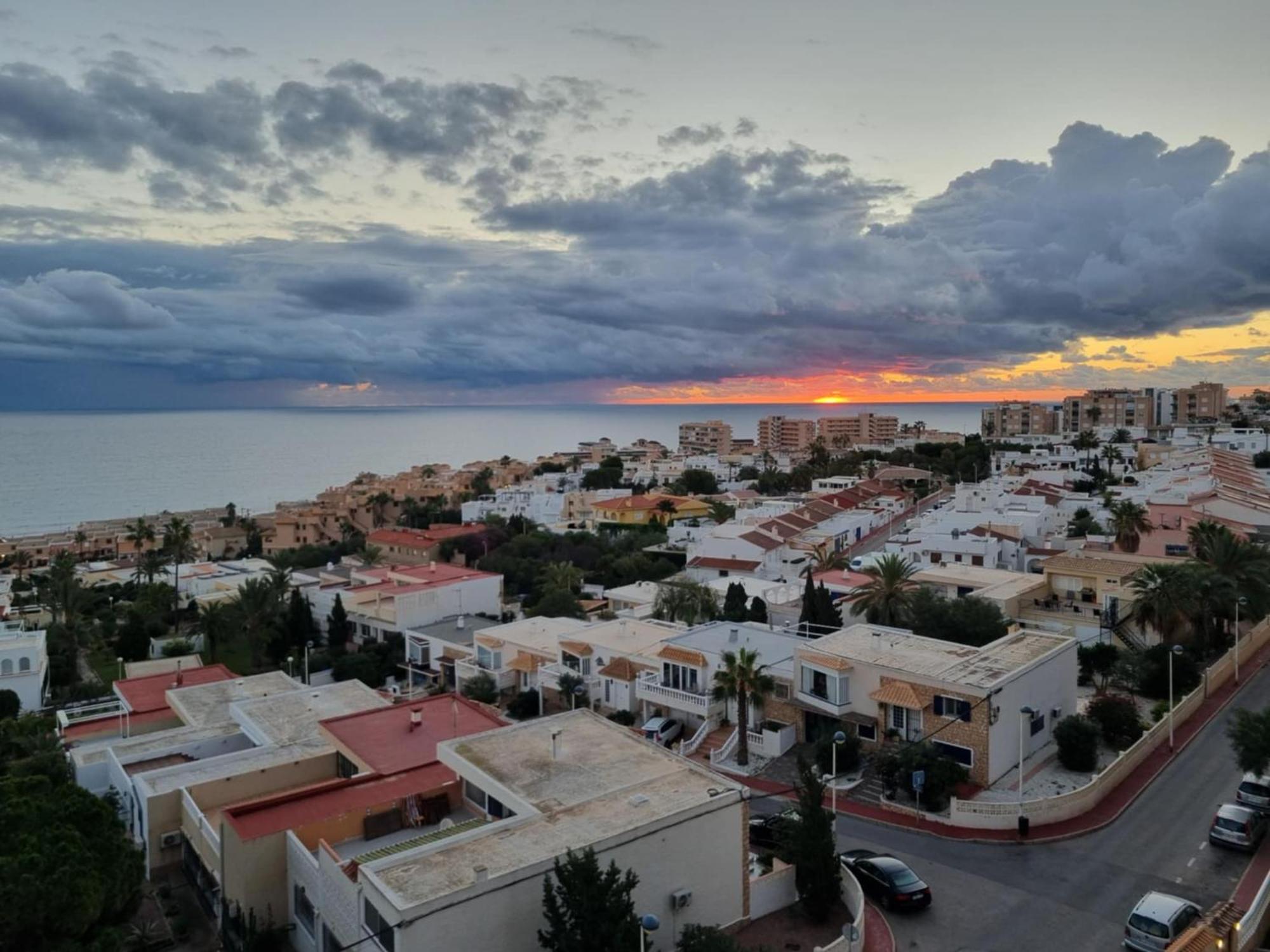 Sunrise Seaview Apartment