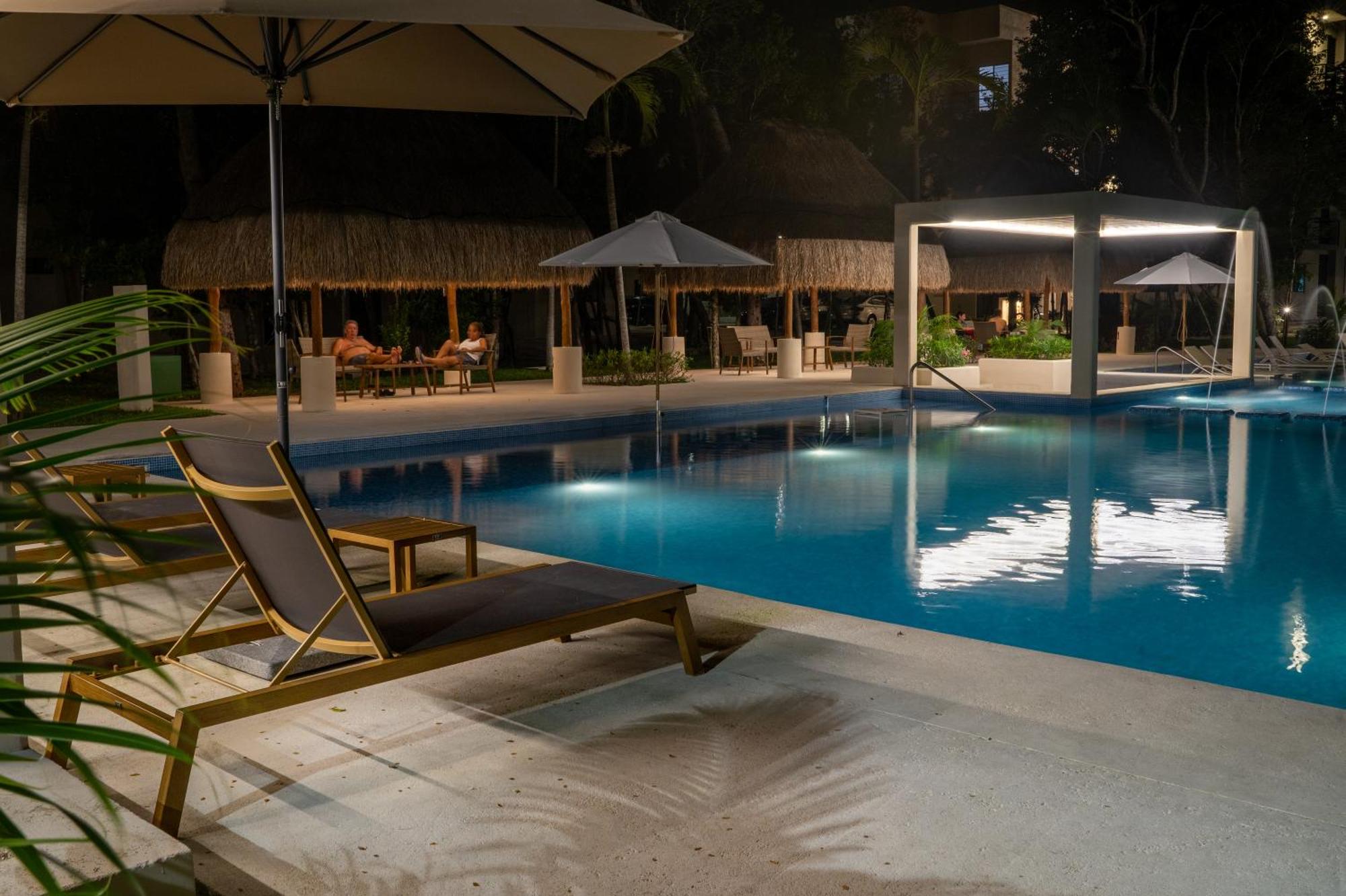 2 pools,long stays,peaceful complex,relax,WiFi,remote work,8mins drive to beach,casa Yellowstone, foto 13