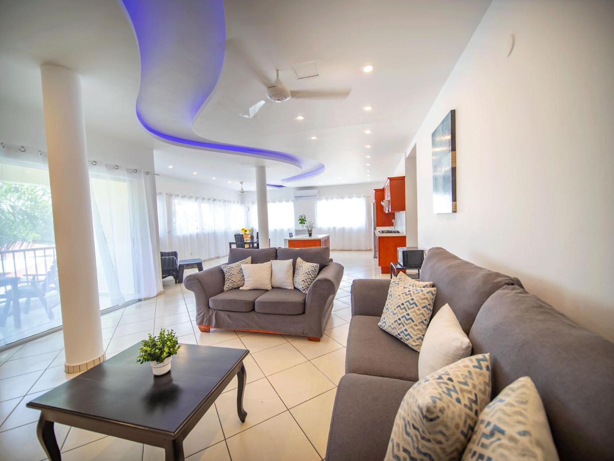 2BR Luxury Apartment in Heart Of Nightlife Area, imagen 4
