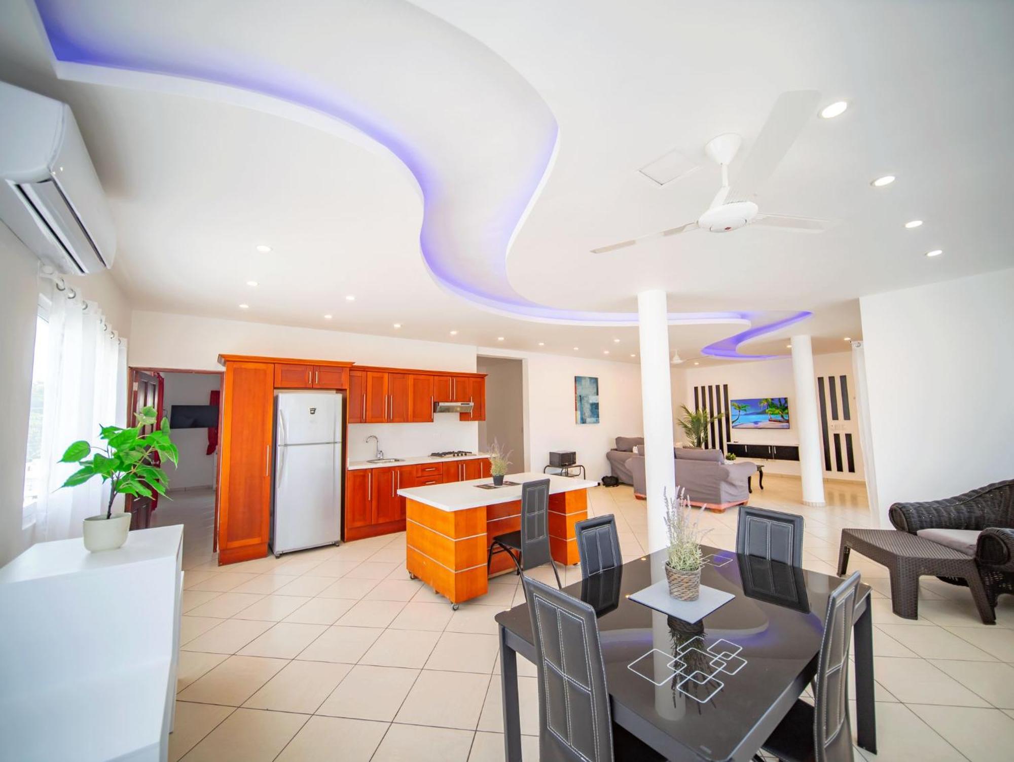 2BR Luxury Apartment in Heart Of Nightlife Area, foto 7