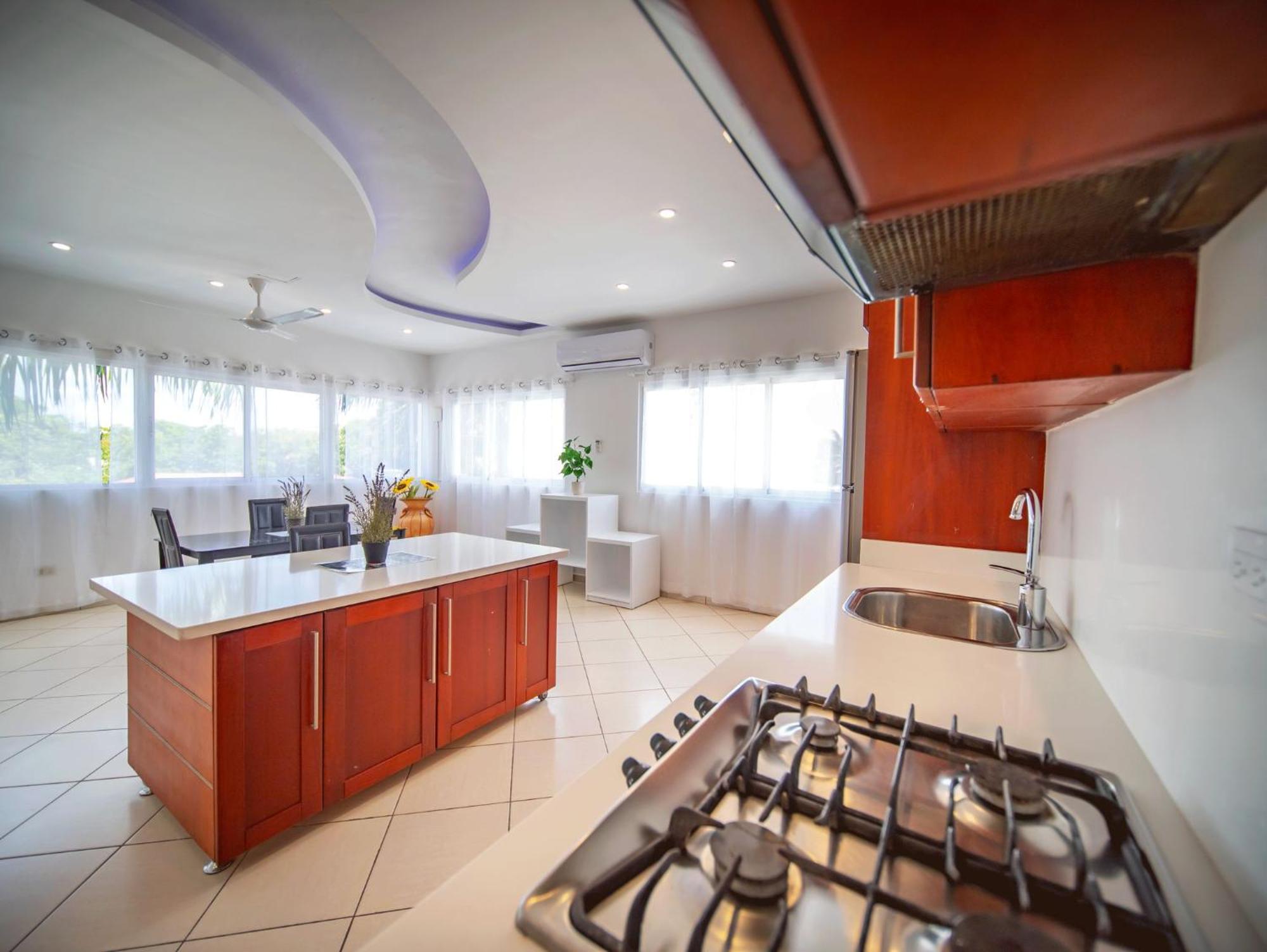 2BR Luxury Apartment in Heart Of Nightlife Area, foto 15